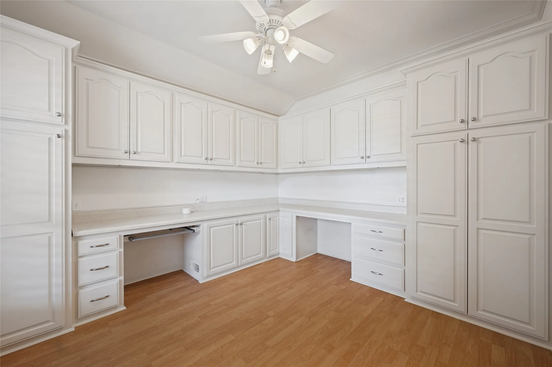 Single Family Residence For Sale in Collin County , 2405 Warwick Circle, Mc Kinney, Texas 75072, 4 Bedroom, 4 Bathroom, 3 Garage spaces, 2,802 Sqft, built in 2002, mls#21387525, Real Estate Agent in Mc Kinney, Homes For Sale in Collin county, Homes For Sale in Mc Kinney, Realtor in Mc Kinney Texas, Real Estate Brokerage Independent Realty Texas, Luminita Cordes Realtor