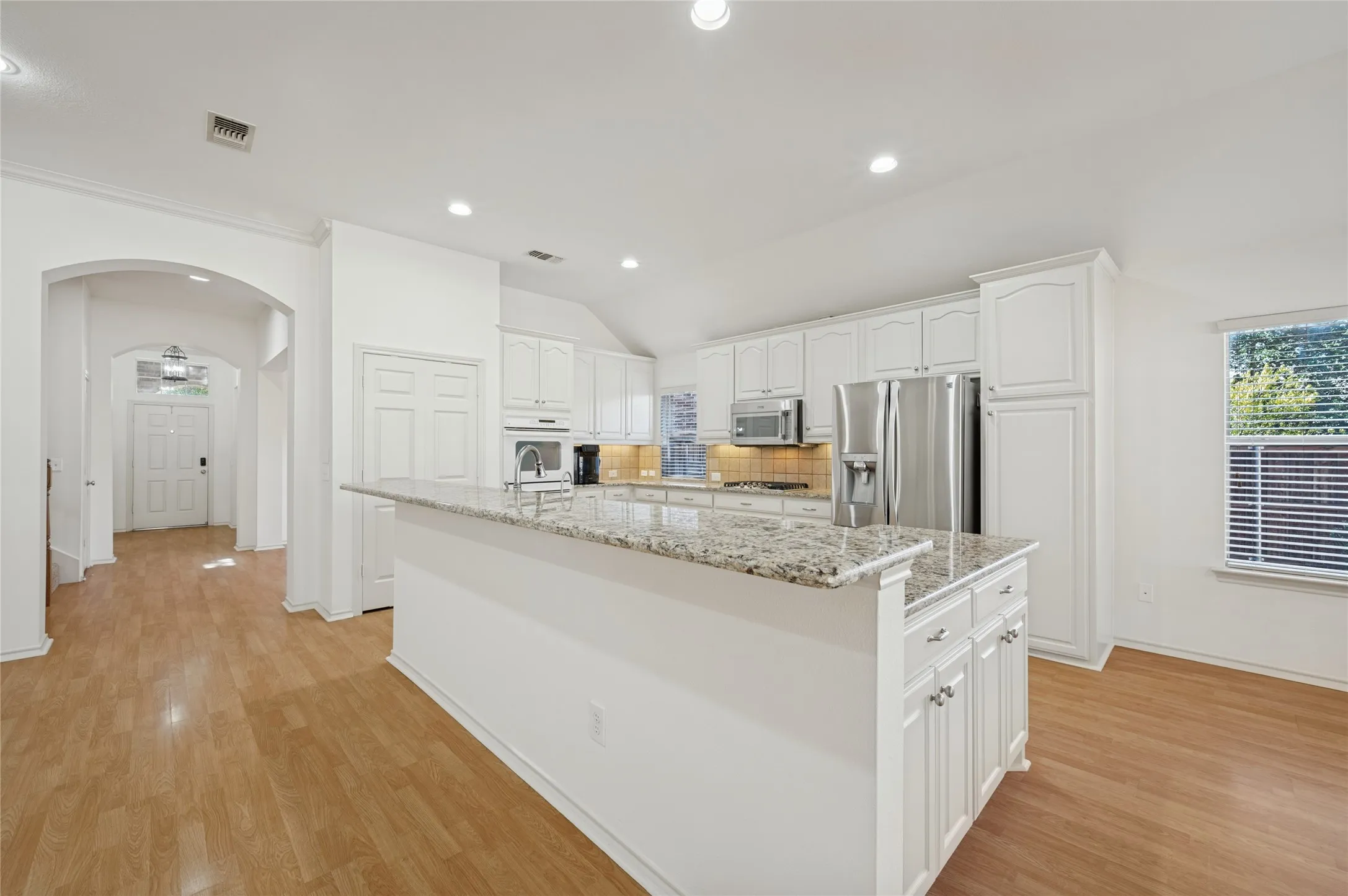 Single Family Residence For Sale in Collin County , 2405 Warwick Circle, Mc Kinney, Texas 75072, 4 Bedroom, 4 Bathroom, 3 Garage spaces, 2,802 Sqft, built in 2002, mls#21387525, Real Estate Agent in Mc Kinney, Homes For Sale in Collin county, Homes For Sale in Mc Kinney, Realtor in Mc Kinney Texas, Real Estate Brokerage Independent Realty Texas, Luminita Cordes Realtor