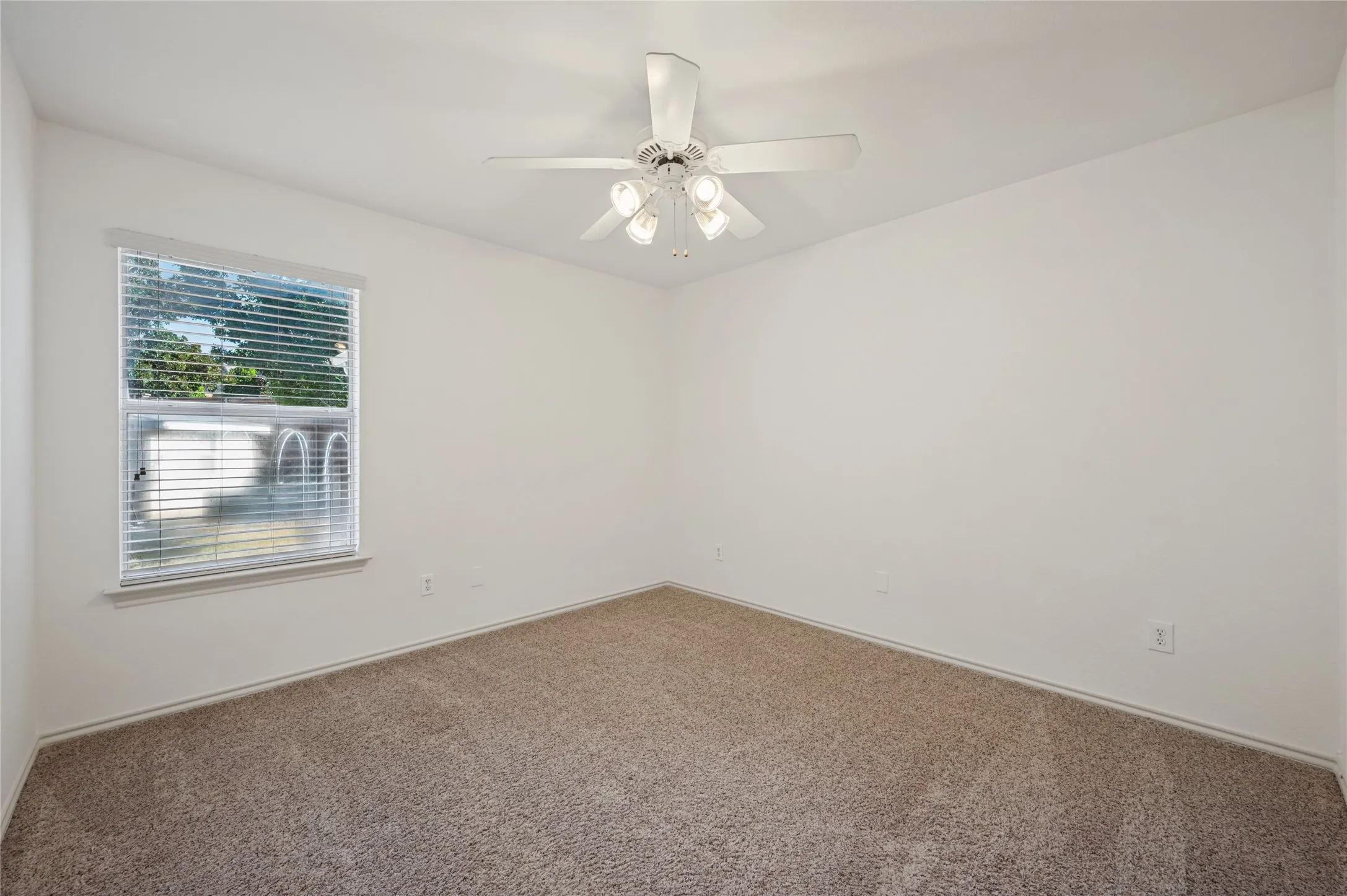 Single Family Residence For Sale in Collin County , 2405 Warwick Circle, Mc Kinney, Texas 75072, 4 Bedroom, 4 Bathroom, 3 Garage spaces, 2,802 Sqft, built in 2002, mls#21387525, Real Estate Agent in Mc Kinney, Homes For Sale in Collin county, Homes For Sale in Mc Kinney, Realtor in Mc Kinney Texas, Real Estate Brokerage Independent Realty Texas, Luminita Cordes Realtor