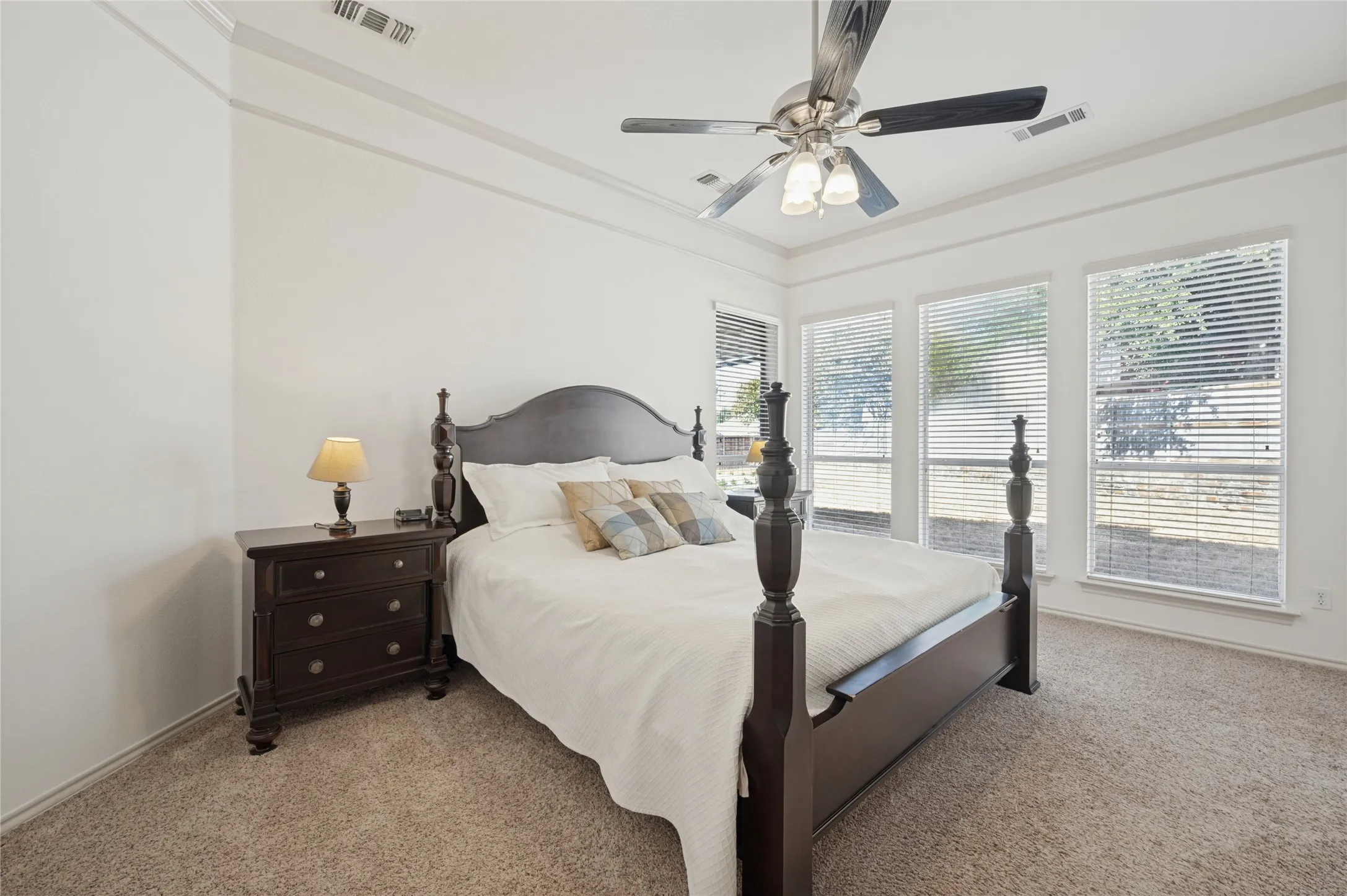 Single Family Residence For Sale in Collin County , 2405 Warwick Circle, Mc Kinney, Texas 75072, 4 Bedroom, 4 Bathroom, 3 Garage spaces, 2,802 Sqft, built in 2002, mls#21387525, Real Estate Agent in Mc Kinney, Homes For Sale in Collin county, Homes For Sale in Mc Kinney, Realtor in Mc Kinney Texas, Real Estate Brokerage Independent Realty Texas, Luminita Cordes Realtor
