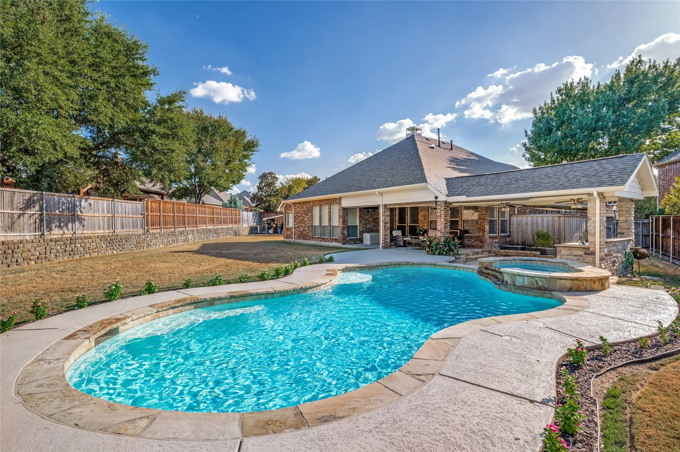 Single Family Residence For Sale in Collin County , 2405 Warwick Circle, Mc Kinney, Texas 75072, 4 Bedroom, 4 Bathroom, 3 Garage spaces, 2,802 Sqft, built in 2002, mls#21387525, Real Estate Agent in Mc Kinney, Homes For Sale in Collin county, Homes For Sale in Mc Kinney, Realtor in Mc Kinney Texas, Real Estate Brokerage Independent Realty Texas, Luminita Cordes Realtor
