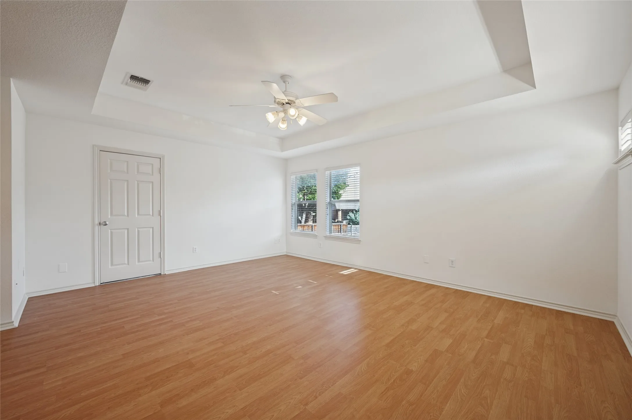 Single Family Residence For Sale in Collin County , 2405 Warwick Circle, Mc Kinney, Texas 75072, 4 Bedroom, 4 Bathroom, 3 Garage spaces, 2,802 Sqft, built in 2002, mls#21387525, Real Estate Agent in Mc Kinney, Homes For Sale in Collin county, Homes For Sale in Mc Kinney, Realtor in Mc Kinney Texas, Real Estate Brokerage Independent Realty Texas, Luminita Cordes Realtor
