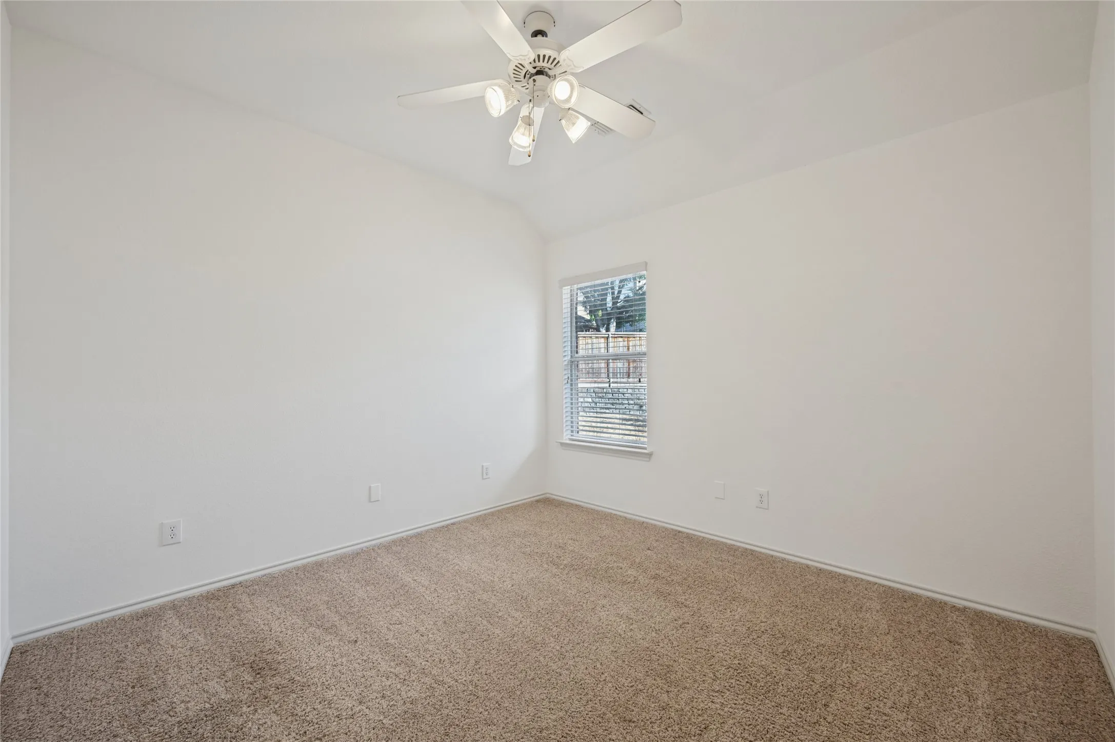 Single Family Residence For Sale in Collin County , 2405 Warwick Circle, Mc Kinney, Texas 75072, 4 Bedroom, 4 Bathroom, 3 Garage spaces, 2,802 Sqft, built in 2002, mls#21387525, Real Estate Agent in Mc Kinney, Homes For Sale in Collin county, Homes For Sale in Mc Kinney, Realtor in Mc Kinney Texas, Real Estate Brokerage Independent Realty Texas, Luminita Cordes Realtor