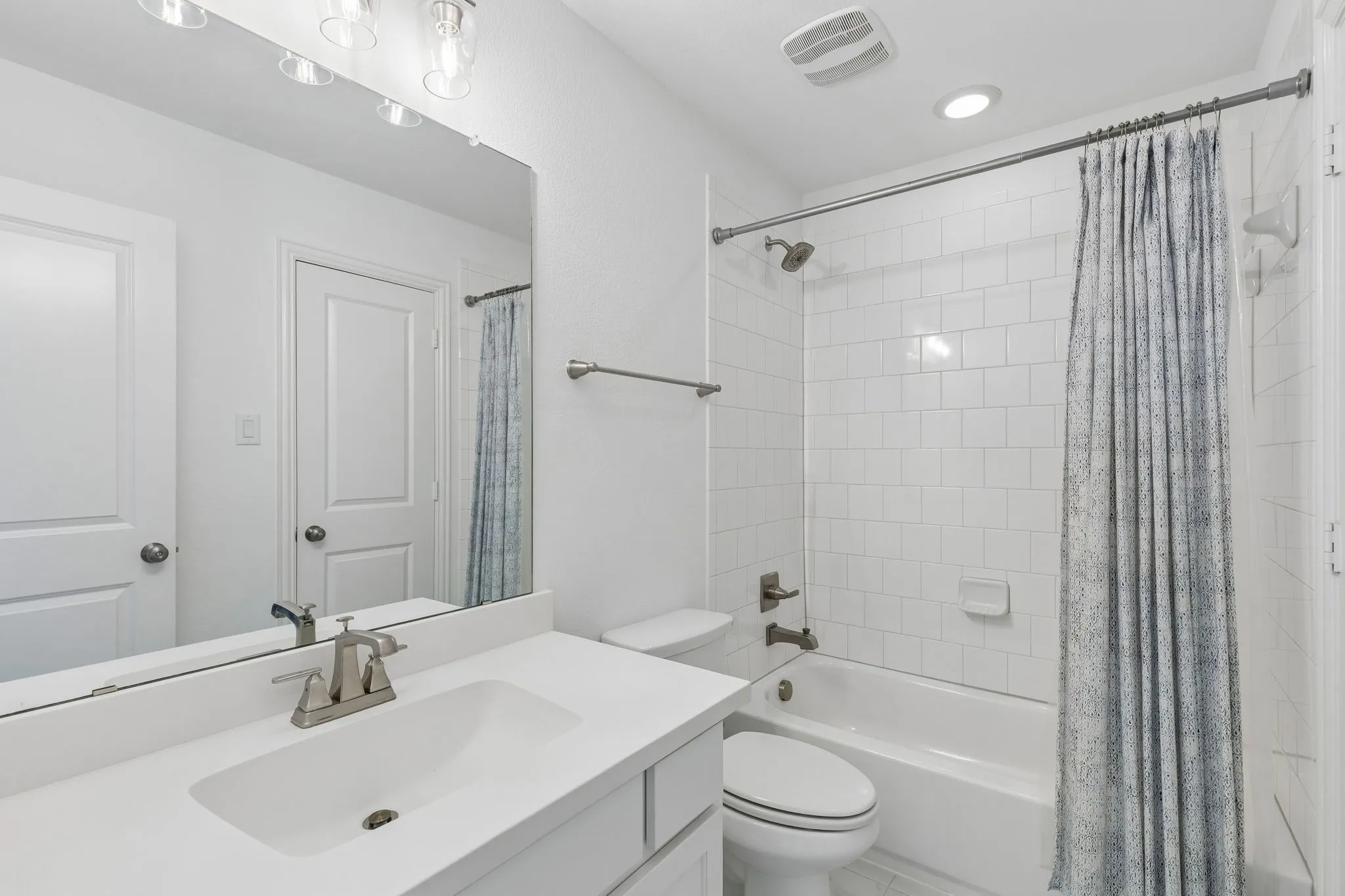 Single Family Residence For Sale in Denton County , 8213 Western, The Colony, Texas 75056, 4 Bedroom, 5 Bathroom, 2 Garage spaces, 3,813 Sqft, built in 2019, mls#21389452, Real Estate Agent in The Colony, Homes For Sale in Denton county, Homes For Sale in The Colony, Realtor in The Colony Texas, Real Estate Brokerage Independent Realty Texas, Luminita Cordes Realtor