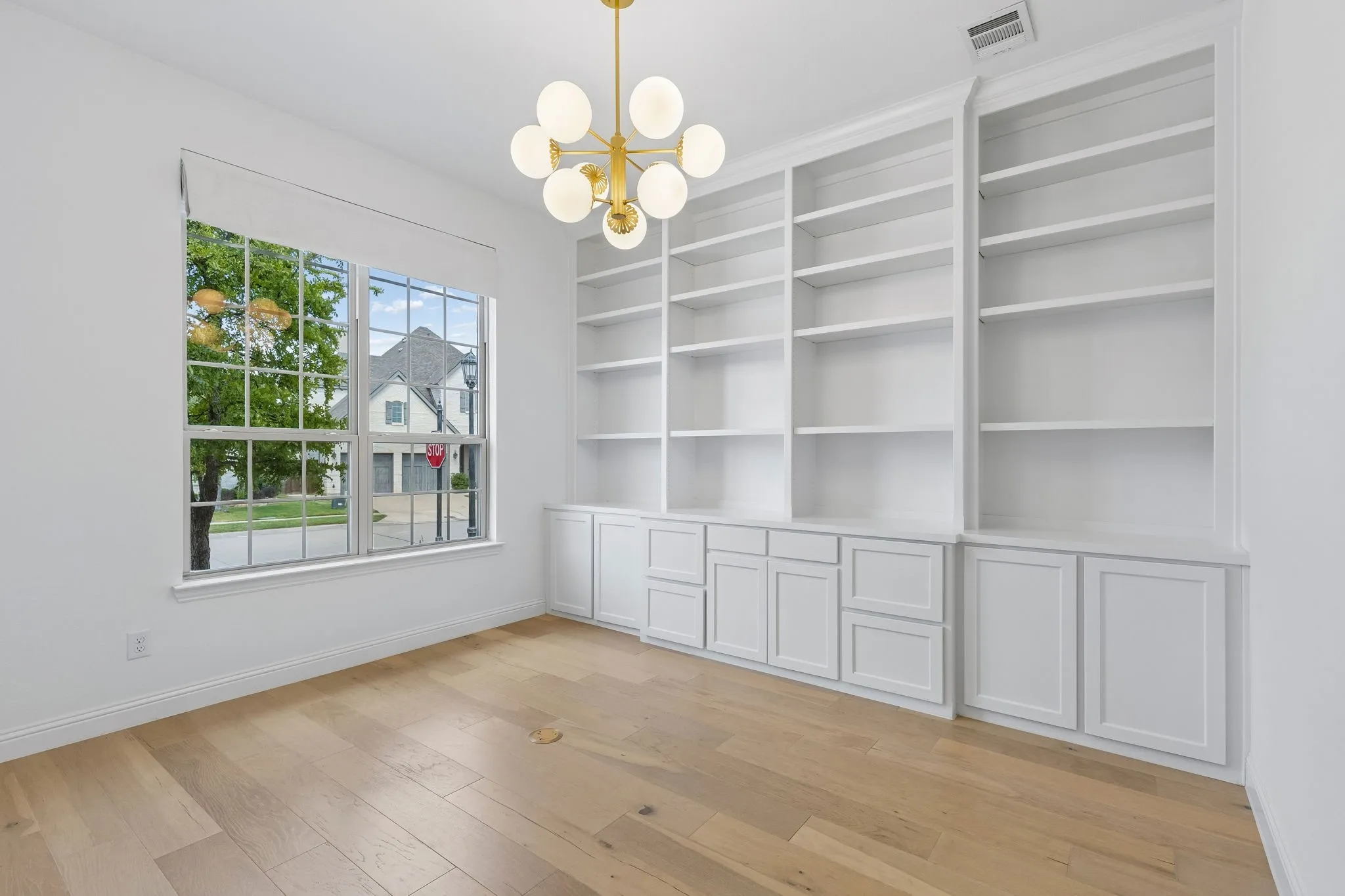 Single Family Residence For Sale in Denton County , 8213 Western, The Colony, Texas 75056, 4 Bedroom, 5 Bathroom, 2 Garage spaces, 3,813 Sqft, built in 2019, mls#21389452, Real Estate Agent in The Colony, Homes For Sale in Denton county, Homes For Sale in The Colony, Realtor in The Colony Texas, Real Estate Brokerage Independent Realty Texas, Luminita Cordes Realtor