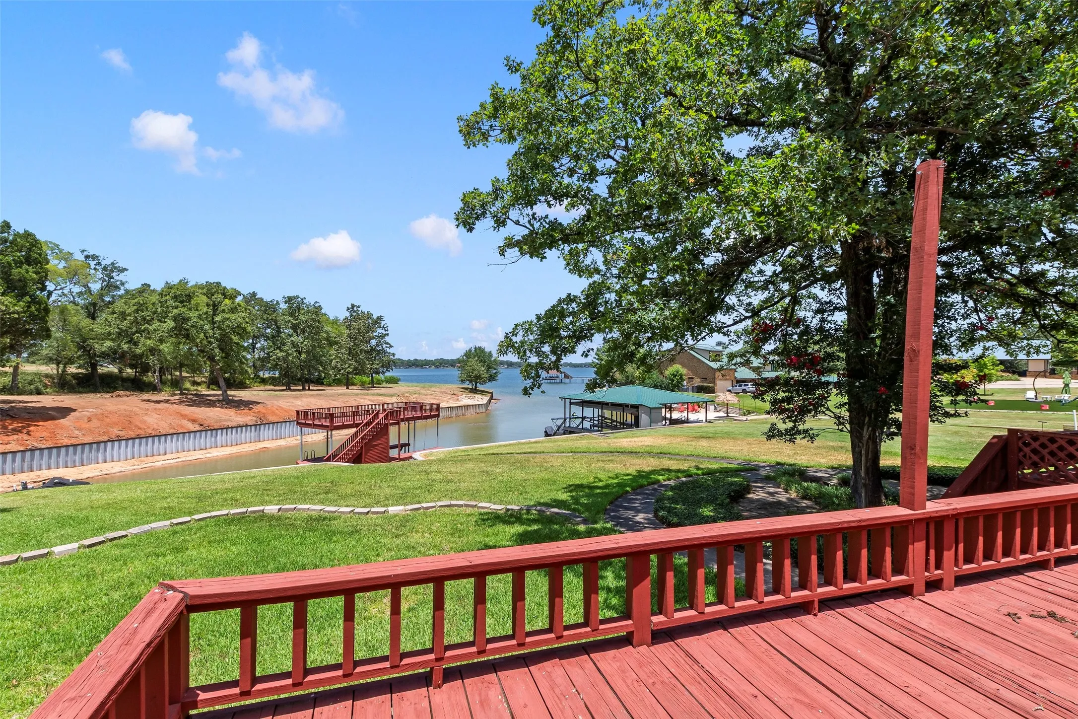 Single Family Residence For Sale in Henderson County , 5459 Woodland Shores Drive, Log Cabin, Texas 75148, 4 Bedroom, 3 Bathroom, 2 Garage spaces, 2,674 Sqft, built in 2000, mls#21387462, Real Estate Agent in Log Cabin, Homes For Sale in Henderson county, Homes For Sale in Log Cabin, Realtor in Log Cabin Texas, Real Estate Brokerage Independent Realty Texas, Luminita Cordes Realtor