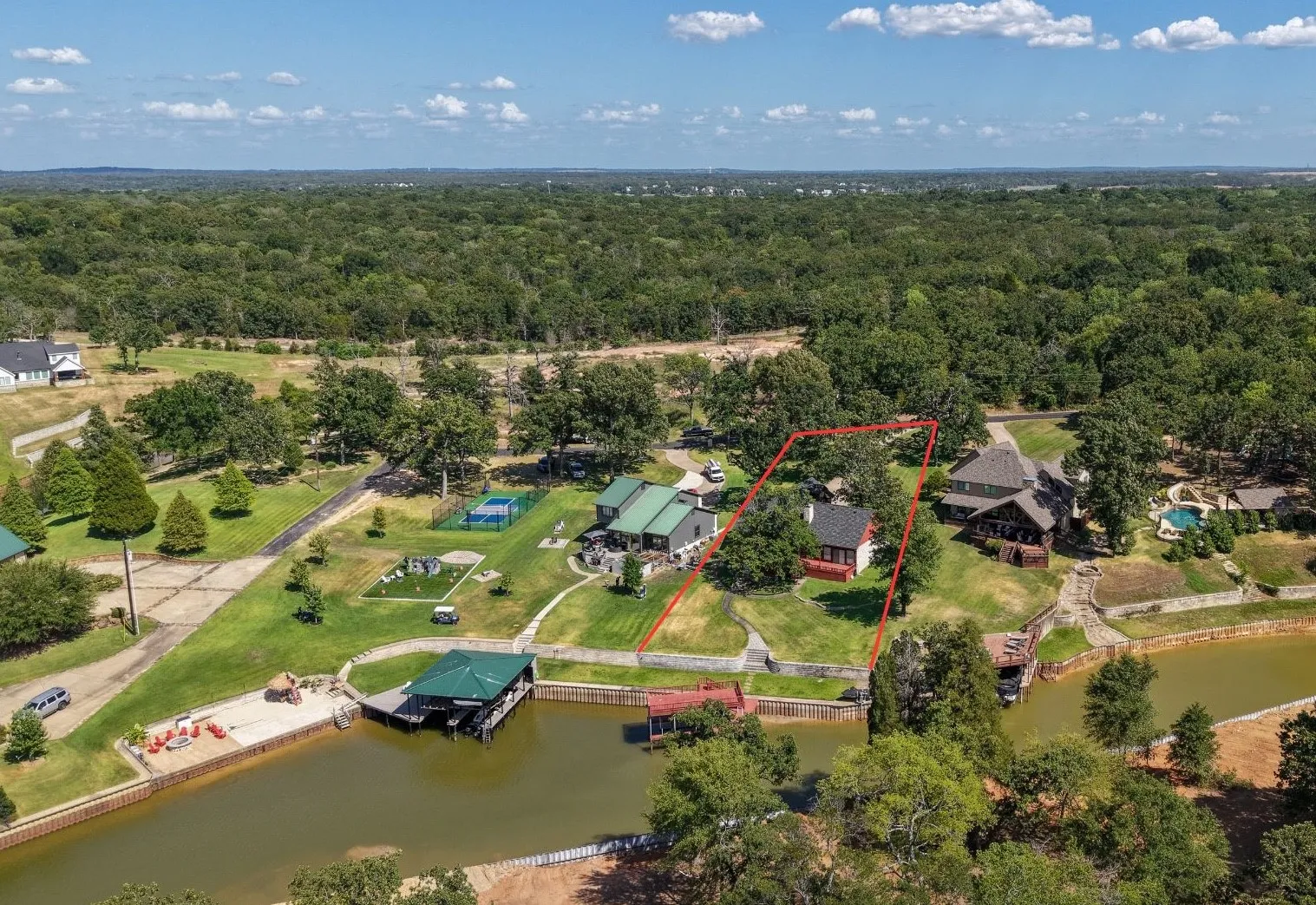 Single Family Residence For Sale in Henderson County , 5459 Woodland Shores Drive, Log Cabin, Texas 75148, 4 Bedroom, 3 Bathroom, 2 Garage spaces, 2,674 Sqft, built in 2000, mls#21387462, Real Estate Agent in Log Cabin, Homes For Sale in Henderson county, Homes For Sale in Log Cabin, Realtor in Log Cabin Texas, Real Estate Brokerage Independent Realty Texas, Luminita Cordes Realtor