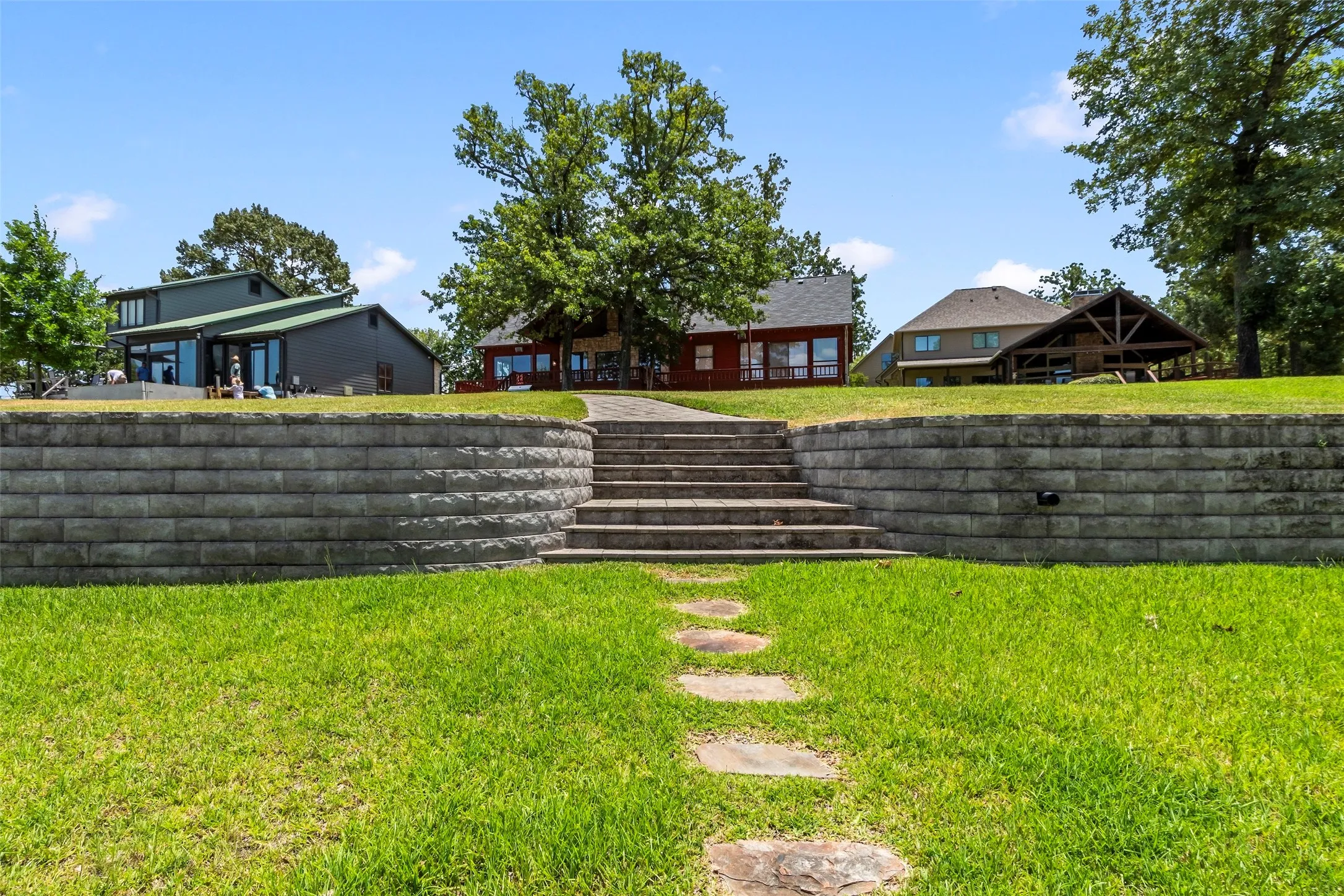 Single Family Residence For Sale in Henderson County , 5459 Woodland Shores Drive, Log Cabin, Texas 75148, 4 Bedroom, 3 Bathroom, 2 Garage spaces, 2,674 Sqft, built in 2000, mls#21387462, Real Estate Agent in Log Cabin, Homes For Sale in Henderson county, Homes For Sale in Log Cabin, Realtor in Log Cabin Texas, Real Estate Brokerage Independent Realty Texas, Luminita Cordes Realtor