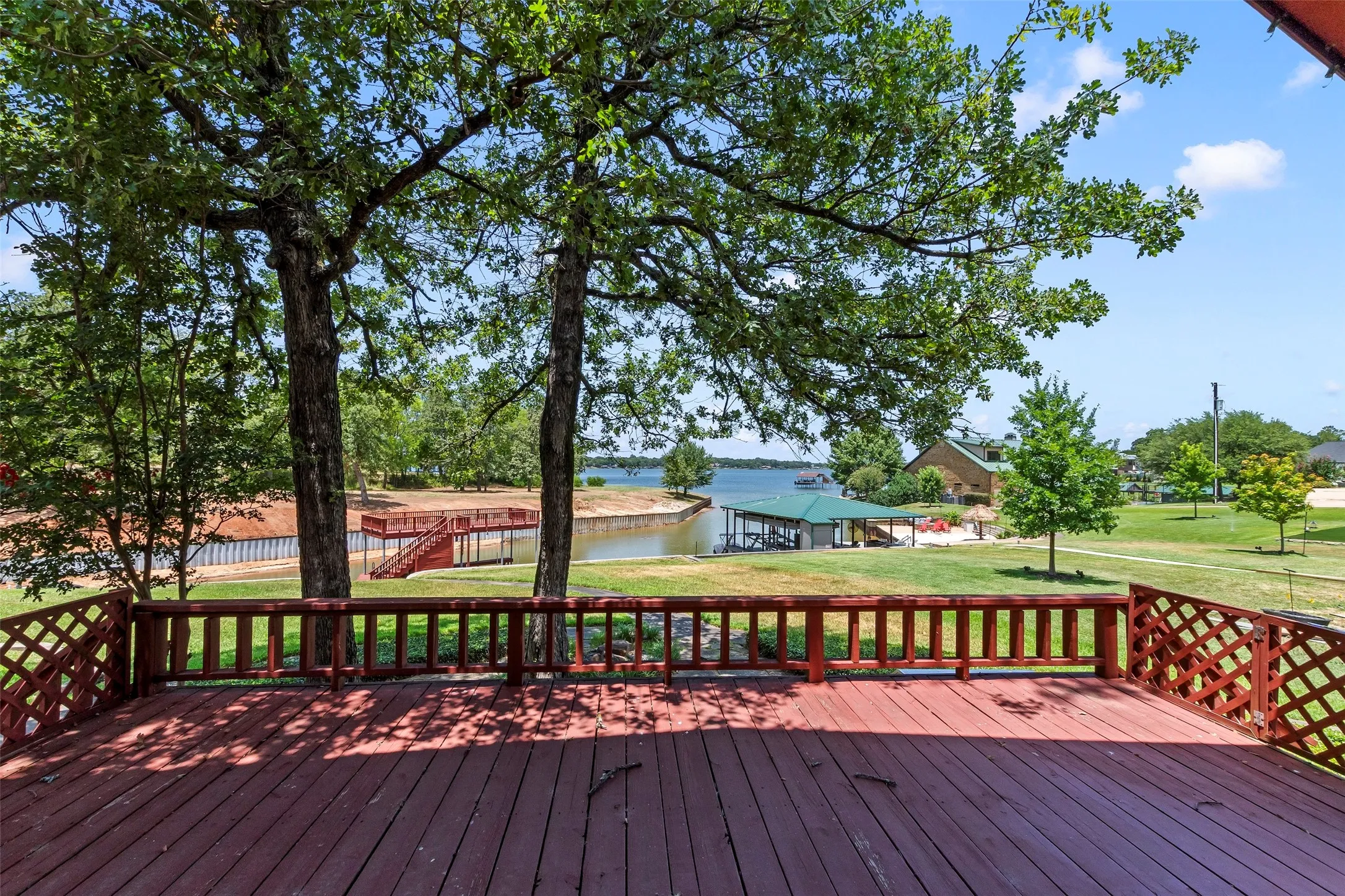 Single Family Residence For Sale in Henderson County , 5459 Woodland Shores Drive, Log Cabin, Texas 75148, 4 Bedroom, 3 Bathroom, 2 Garage spaces, 2,674 Sqft, built in 2000, mls#21387462, Real Estate Agent in Log Cabin, Homes For Sale in Henderson county, Homes For Sale in Log Cabin, Realtor in Log Cabin Texas, Real Estate Brokerage Independent Realty Texas, Luminita Cordes Realtor