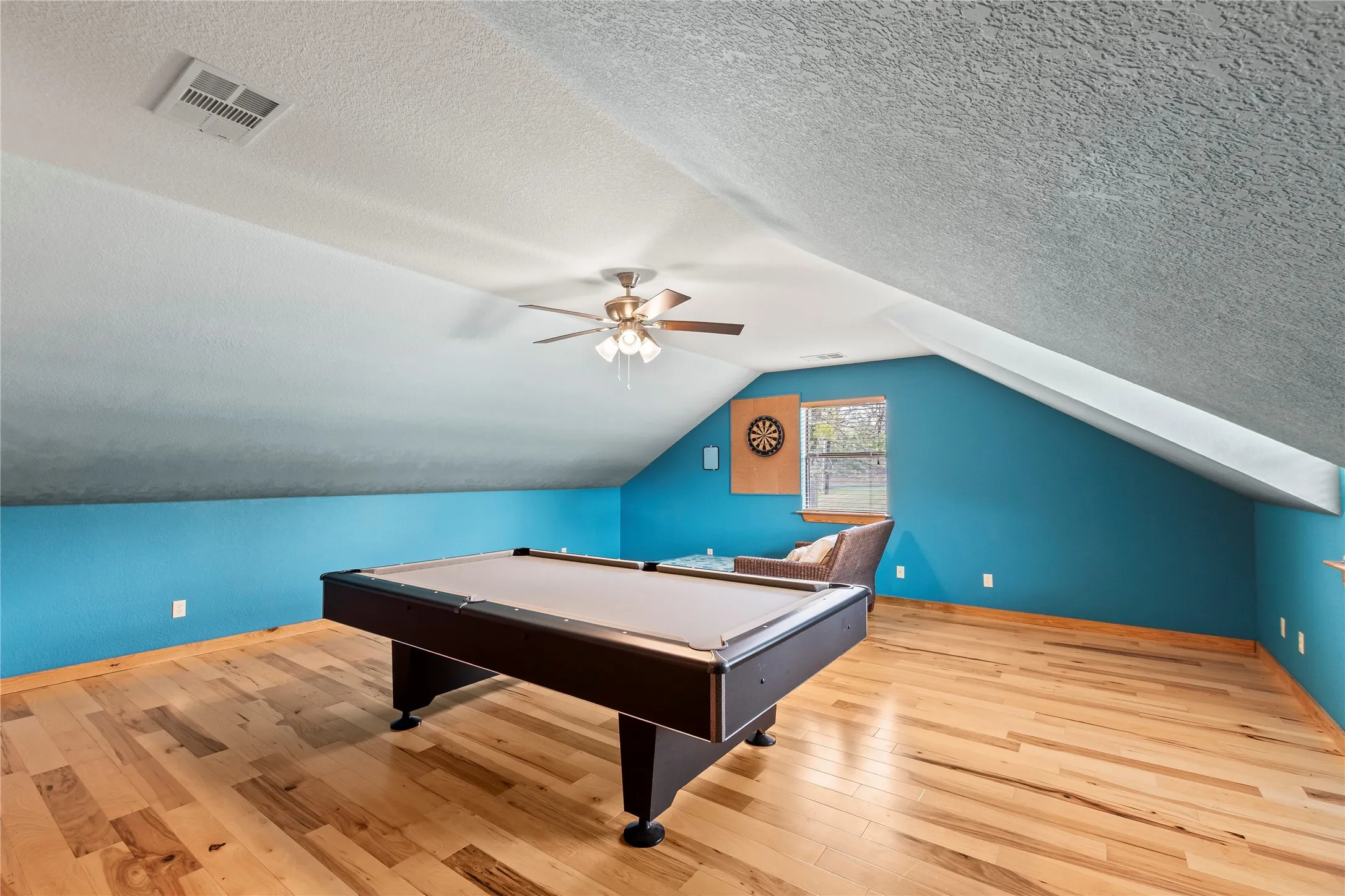 Add'tl view of the game room.