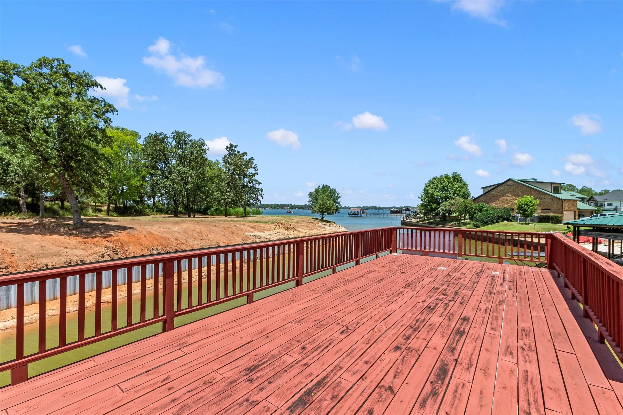 Single Family Residence For Sale in Henderson County , 5459 Woodland Shores Drive, Log Cabin, Texas 75148, 4 Bedroom, 3 Bathroom, 2 Garage spaces, 2,674 Sqft, built in 2000, mls#21387462, Real Estate Agent in Log Cabin, Homes For Sale in Henderson county, Homes For Sale in Log Cabin, Realtor in Log Cabin Texas, Real Estate Brokerage Independent Realty Texas, Luminita Cordes Realtor