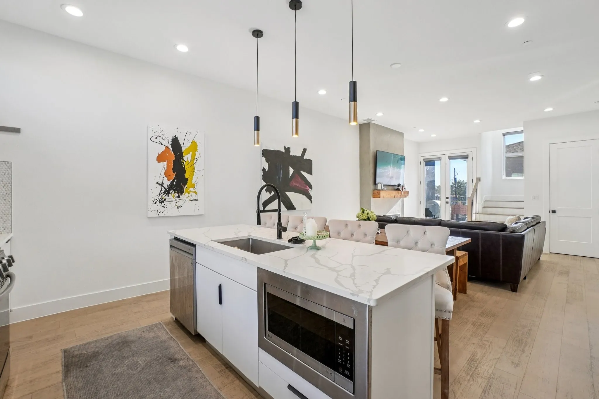 Condominium For Rent in Dallas County , 145 N Henderson Avenue 102, Dallas, Texas 75214, 2 Bedroom, 3 Bathroom, 2 Garage spaces, 1,689 Sqft, built in 2020, mls#21384812, Real Estate Agent in Dallas, Homes For Rent in Dallas county, Homes For Rent in Dallas, Realtor in Dallas Texas, Real Estate Brokerage Independent Realty Texas, Luminita Cordes Realtor