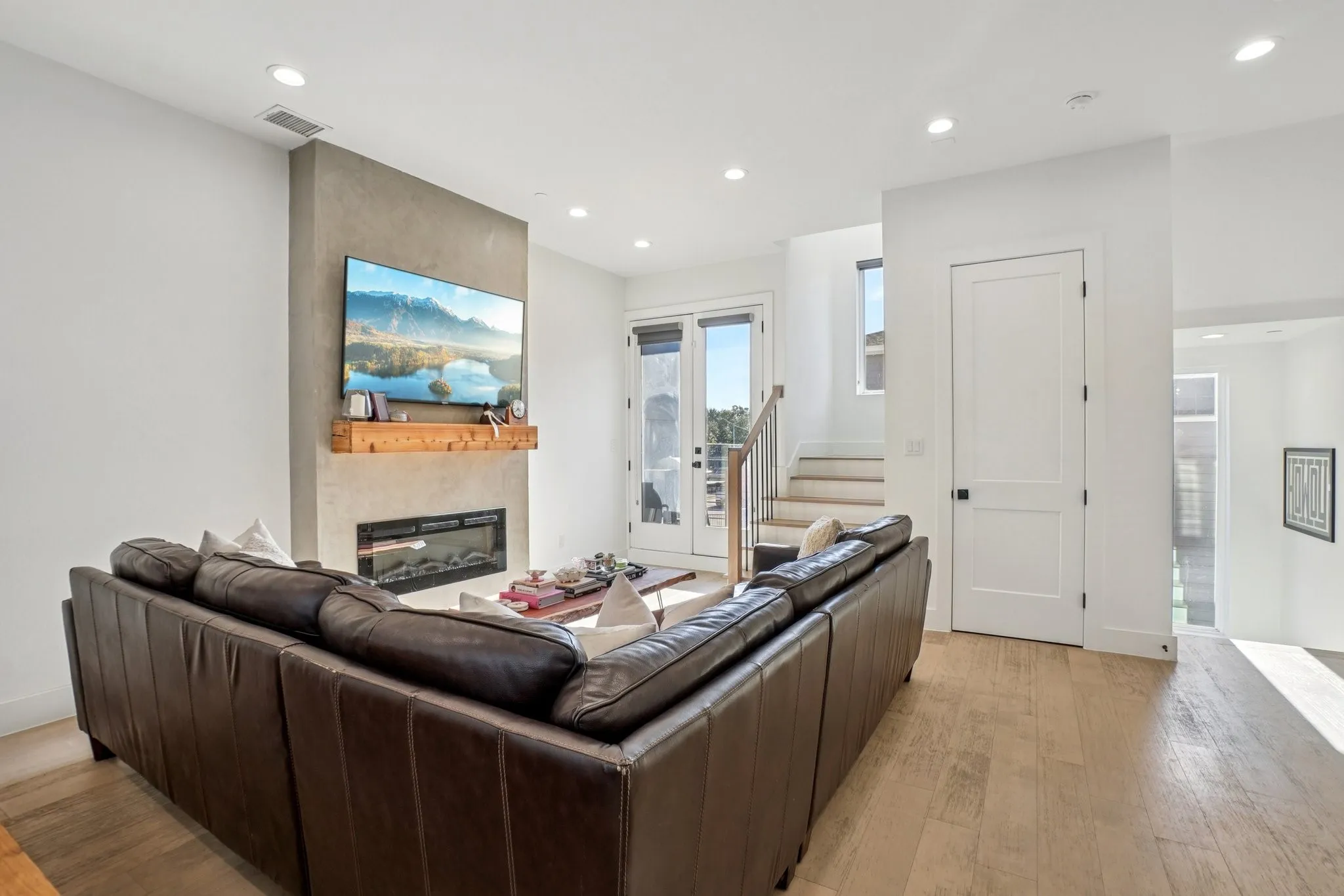 Condominium For Rent in Dallas County , 145 N Henderson Avenue 102, Dallas, Texas 75214, 2 Bedroom, 3 Bathroom, 2 Garage spaces, 1,689 Sqft, built in 2020, mls#21384812, Real Estate Agent in Dallas, Homes For Rent in Dallas county, Homes For Rent in Dallas, Realtor in Dallas Texas, Real Estate Brokerage Independent Realty Texas, Luminita Cordes Realtor