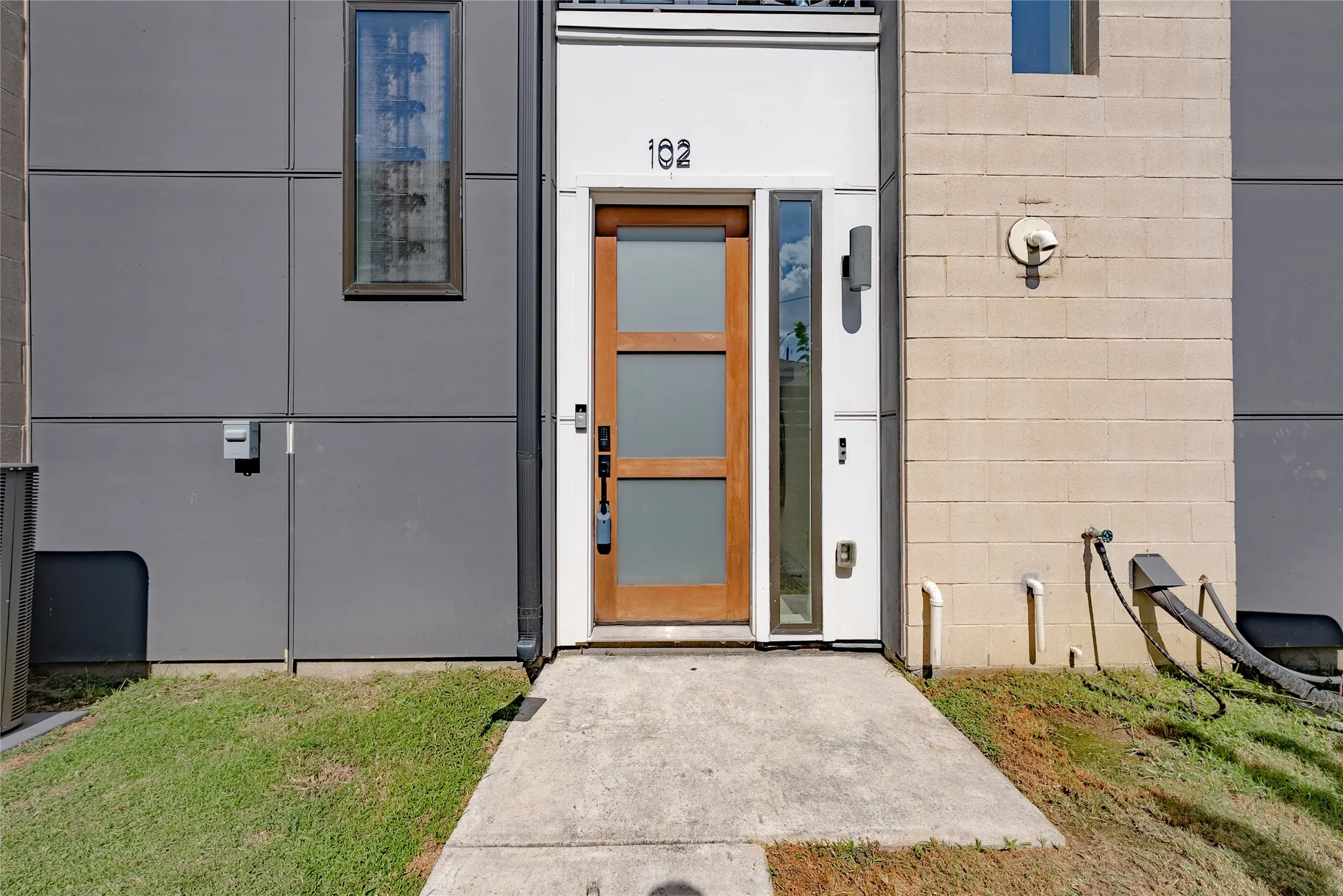 Condominium For Rent in Dallas County , 145 N Henderson Avenue 102, Dallas, Texas 75214, 2 Bedroom, 3 Bathroom, 2 Garage spaces, 1,689 Sqft, built in 2020, mls#21384812, Real Estate Agent in Dallas, Homes For Rent in Dallas county, Homes For Rent in Dallas, Realtor in Dallas Texas, Real Estate Brokerage Independent Realty Texas, Luminita Cordes Realtor