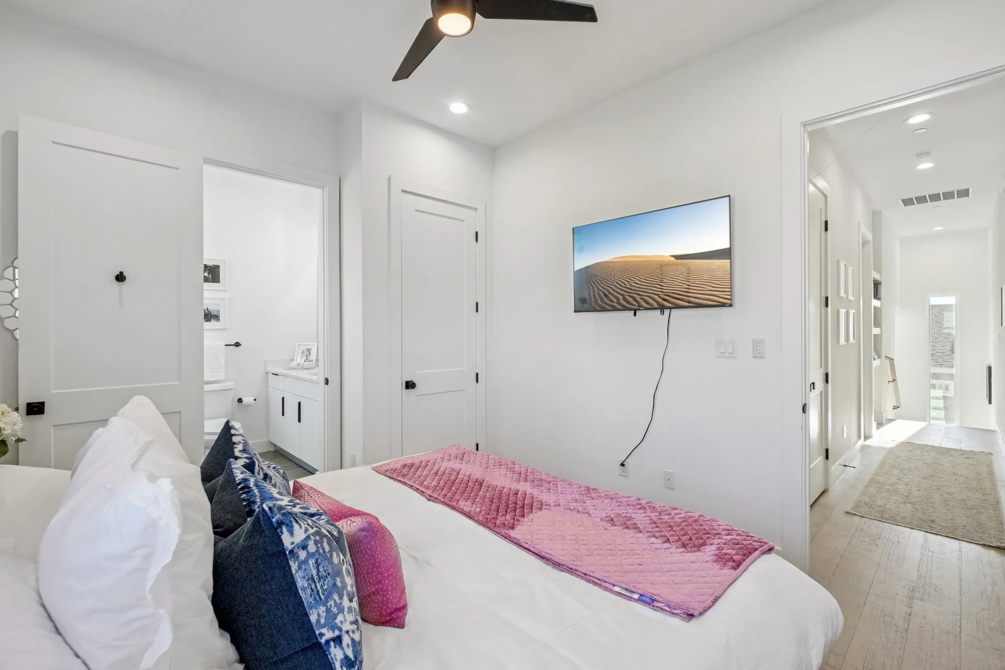 Condominium For Rent in Dallas County , 145 N Henderson Avenue 102, Dallas, Texas 75214, 2 Bedroom, 3 Bathroom, 2 Garage spaces, 1,689 Sqft, built in 2020, mls#21384812, Real Estate Agent in Dallas, Homes For Rent in Dallas county, Homes For Rent in Dallas, Realtor in Dallas Texas, Real Estate Brokerage Independent Realty Texas, Luminita Cordes Realtor
