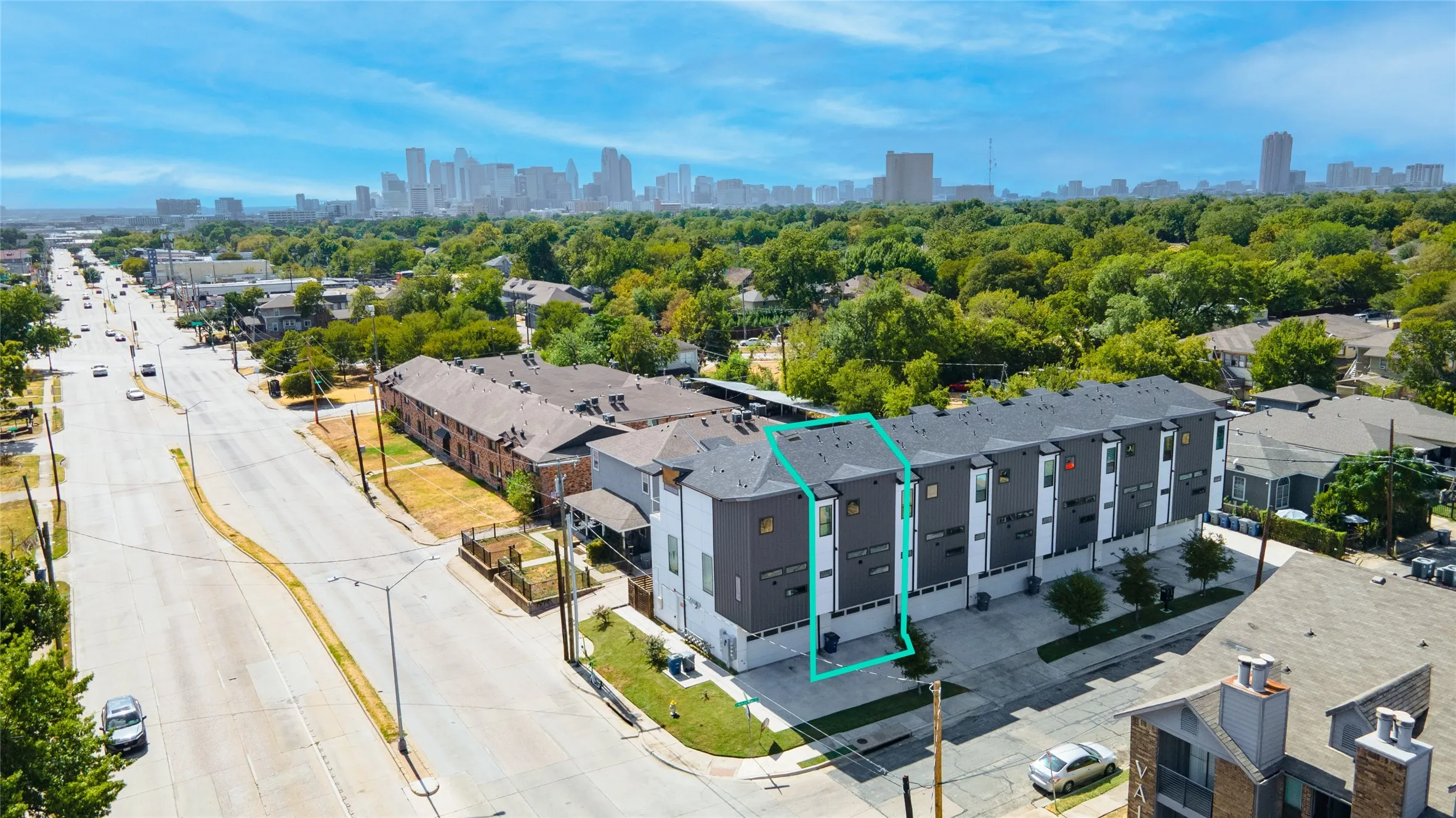 Condominium For Rent in Dallas County , 145 N Henderson Avenue 102, Dallas, Texas 75214, 2 Bedroom, 3 Bathroom, 2 Garage spaces, 1,689 Sqft, built in 2020, mls#21384812, Real Estate Agent in Dallas, Homes For Rent in Dallas county, Homes For Rent in Dallas, Realtor in Dallas Texas, Real Estate Brokerage Independent Realty Texas, Luminita Cordes Realtor