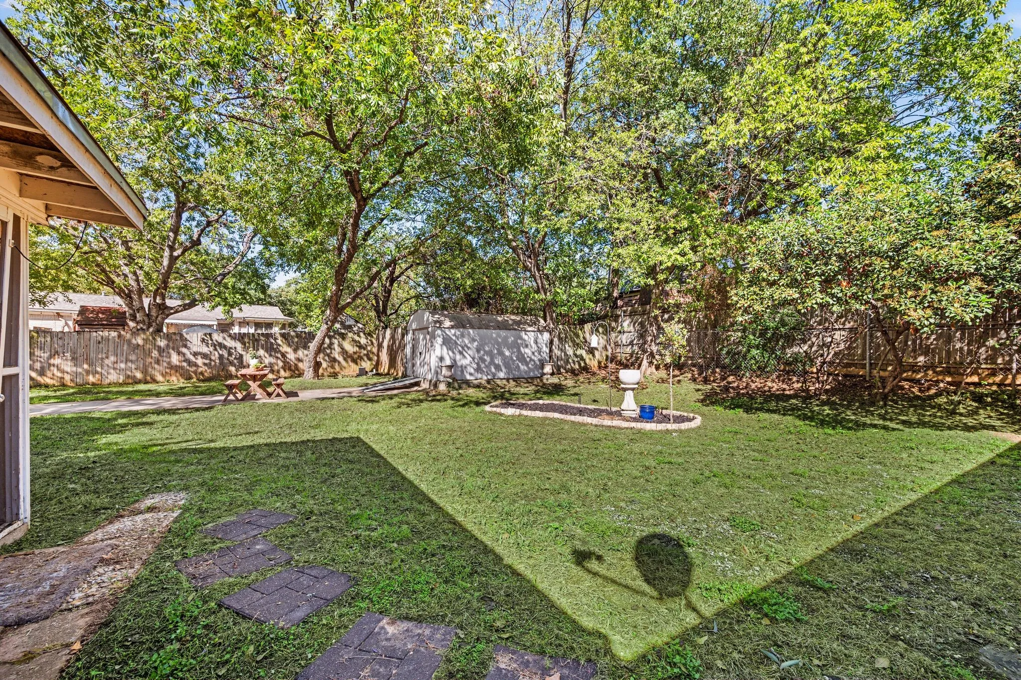 Single Family Residence For Sale in Tarrant County , 1317 Wade Drive, Bedford, Texas 76022, 4 Bedroom, 2 Bathroom, 2 Garage spaces, 2,162 Sqft, built in 1972, mls#21389347, Real Estate Agent in Bedford, Homes For Sale in Tarrant county, Homes For Sale in Bedford, Realtor in Bedford Texas, Real Estate Brokerage Independent Realty Texas, Luminita Cordes Realtor