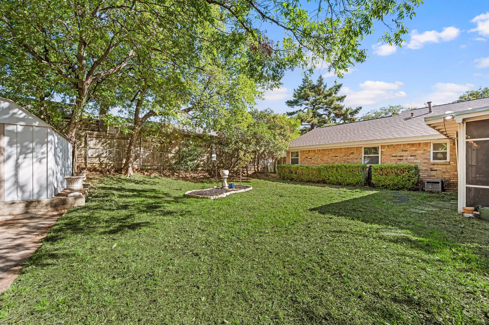 Single Family Residence For Sale in Tarrant County , 1317 Wade Drive, Bedford, Texas 76022, 4 Bedroom, 2 Bathroom, 2 Garage spaces, 2,162 Sqft, built in 1972, mls#21389347, Real Estate Agent in Bedford, Homes For Sale in Tarrant county, Homes For Sale in Bedford, Realtor in Bedford Texas, Real Estate Brokerage Independent Realty Texas, Luminita Cordes Realtor