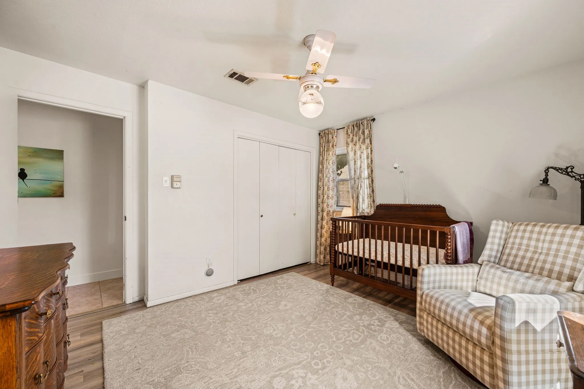 Single Family Residence For Sale in Tarrant County , 1317 Wade Drive, Bedford, Texas 76022, 4 Bedroom, 2 Bathroom, 2 Garage spaces, 2,162 Sqft, built in 1972, mls#21389347, Real Estate Agent in Bedford, Homes For Sale in Tarrant county, Homes For Sale in Bedford, Realtor in Bedford Texas, Real Estate Brokerage Independent Realty Texas, Luminita Cordes Realtor