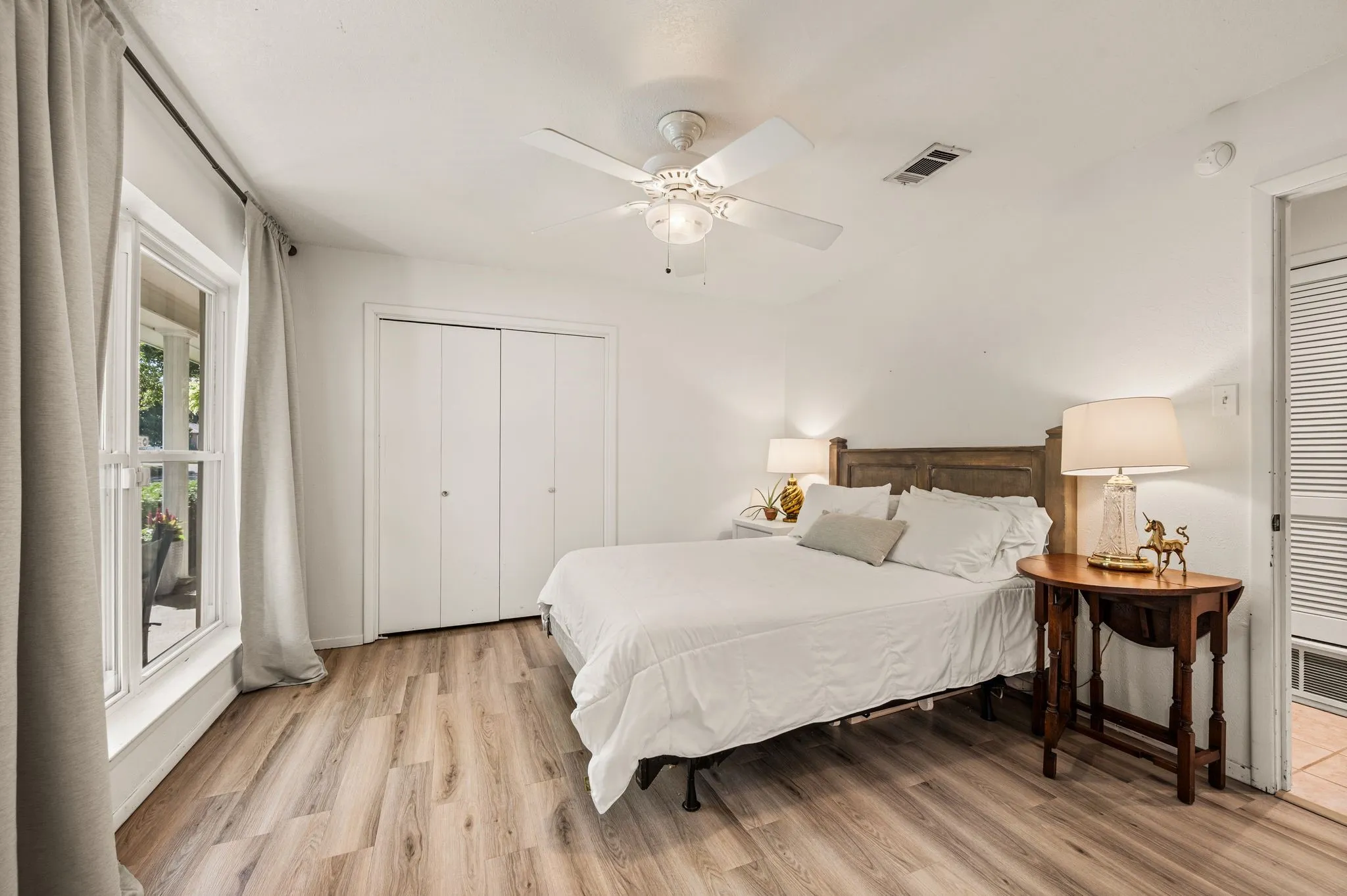 Single Family Residence For Sale in Tarrant County , 1317 Wade Drive, Bedford, Texas 76022, 4 Bedroom, 2 Bathroom, 2 Garage spaces, 2,162 Sqft, built in 1972, mls#21389347, Real Estate Agent in Bedford, Homes For Sale in Tarrant county, Homes For Sale in Bedford, Realtor in Bedford Texas, Real Estate Brokerage Independent Realty Texas, Luminita Cordes Realtor
