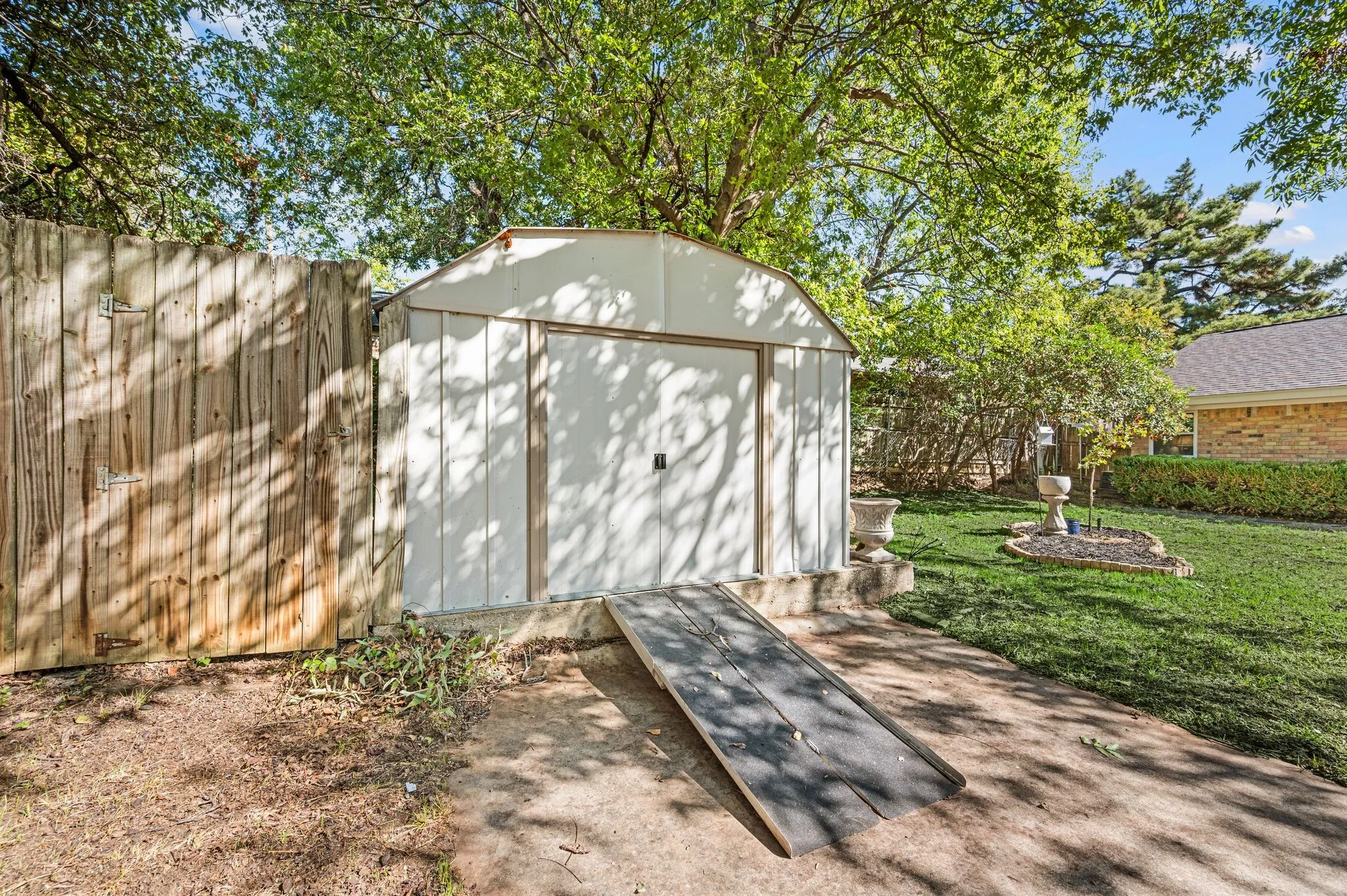 Single Family Residence For Sale in Tarrant County , 1317 Wade Drive, Bedford, Texas 76022, 4 Bedroom, 2 Bathroom, 2 Garage spaces, 2,162 Sqft, built in 1972, mls#21389347, Real Estate Agent in Bedford, Homes For Sale in Tarrant county, Homes For Sale in Bedford, Realtor in Bedford Texas, Real Estate Brokerage Independent Realty Texas, Luminita Cordes Realtor