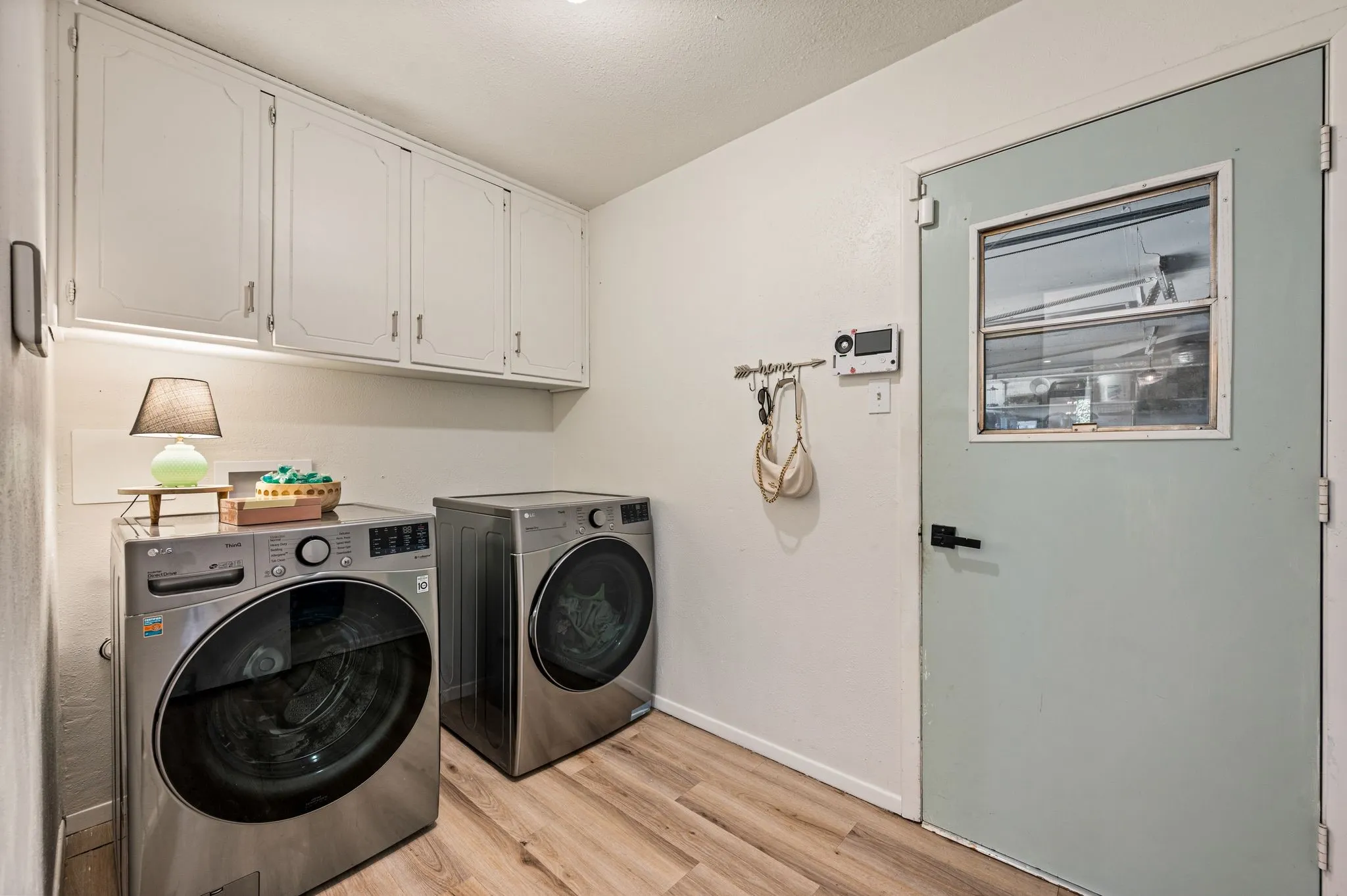 Single Family Residence For Sale in Tarrant County , 1317 Wade Drive, Bedford, Texas 76022, 4 Bedroom, 2 Bathroom, 2 Garage spaces, 2,162 Sqft, built in 1972, mls#21389347, Real Estate Agent in Bedford, Homes For Sale in Tarrant county, Homes For Sale in Bedford, Realtor in Bedford Texas, Real Estate Brokerage Independent Realty Texas, Luminita Cordes Realtor