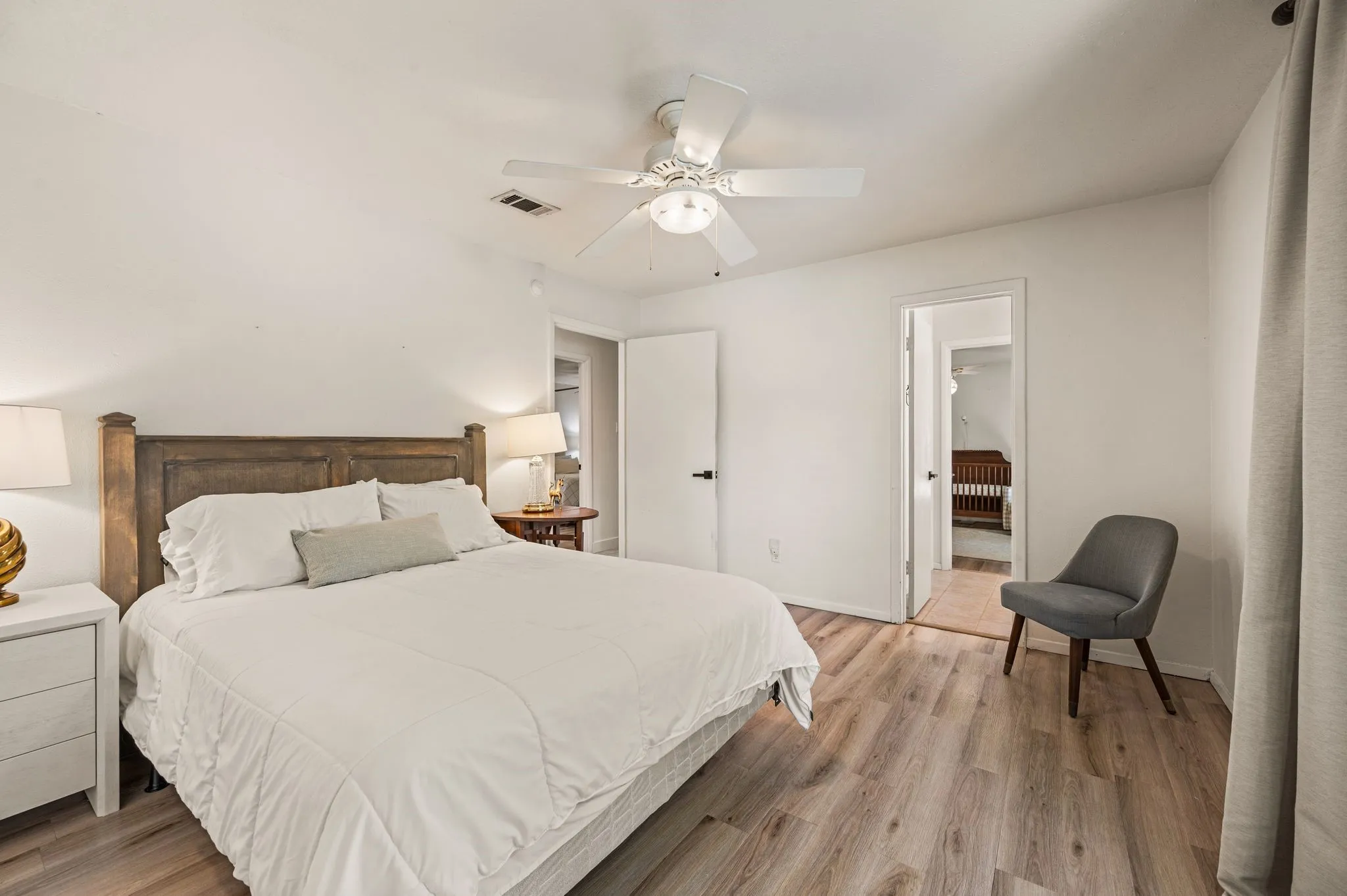 Single Family Residence For Sale in Tarrant County , 1317 Wade Drive, Bedford, Texas 76022, 4 Bedroom, 2 Bathroom, 2 Garage spaces, 2,162 Sqft, built in 1972, mls#21389347, Real Estate Agent in Bedford, Homes For Sale in Tarrant county, Homes For Sale in Bedford, Realtor in Bedford Texas, Real Estate Brokerage Independent Realty Texas, Luminita Cordes Realtor