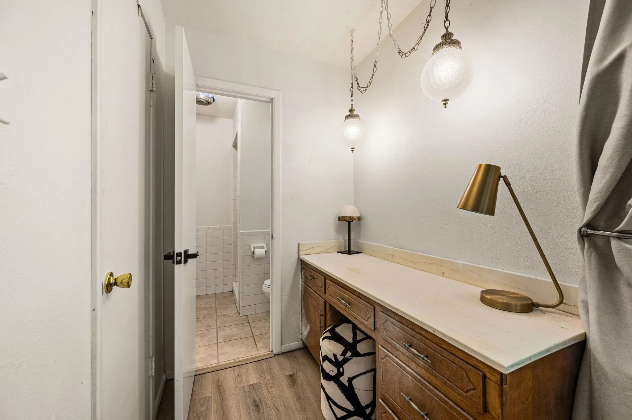 Single Family Residence For Sale in Tarrant County , 1317 Wade Drive, Bedford, Texas 76022, 4 Bedroom, 2 Bathroom, 2 Garage spaces, 2,162 Sqft, built in 1972, mls#21389347, Real Estate Agent in Bedford, Homes For Sale in Tarrant county, Homes For Sale in Bedford, Realtor in Bedford Texas, Real Estate Brokerage Independent Realty Texas, Luminita Cordes Realtor