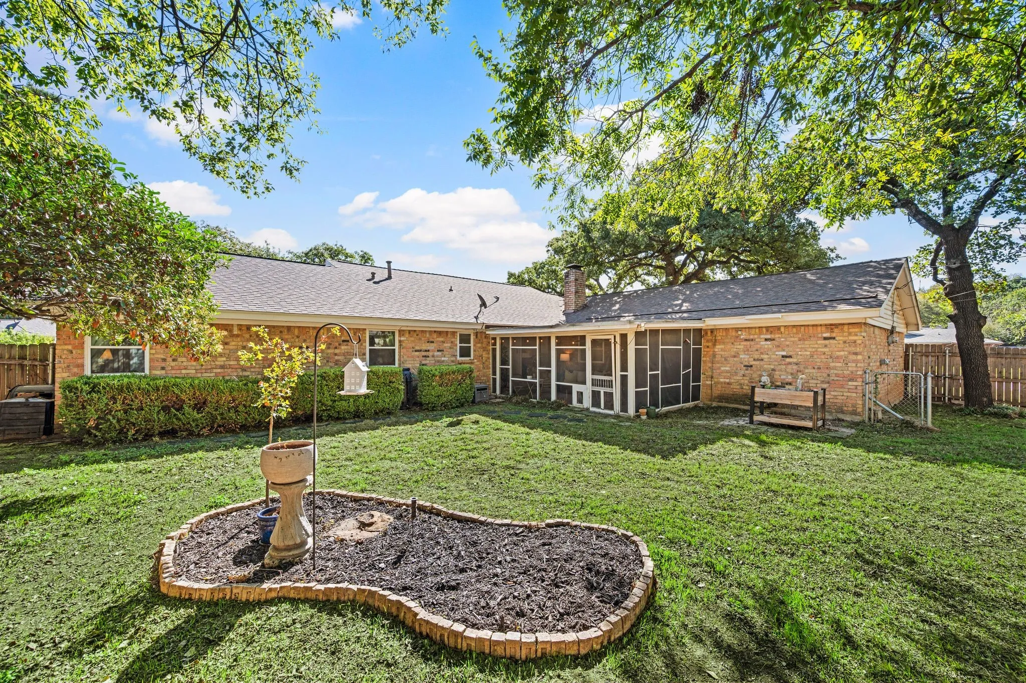 Single Family Residence For Sale in Tarrant County , 1317 Wade Drive, Bedford, Texas 76022, 4 Bedroom, 2 Bathroom, 2 Garage spaces, 2,162 Sqft, built in 1972, mls#21389347, Real Estate Agent in Bedford, Homes For Sale in Tarrant county, Homes For Sale in Bedford, Realtor in Bedford Texas, Real Estate Brokerage Independent Realty Texas, Luminita Cordes Realtor