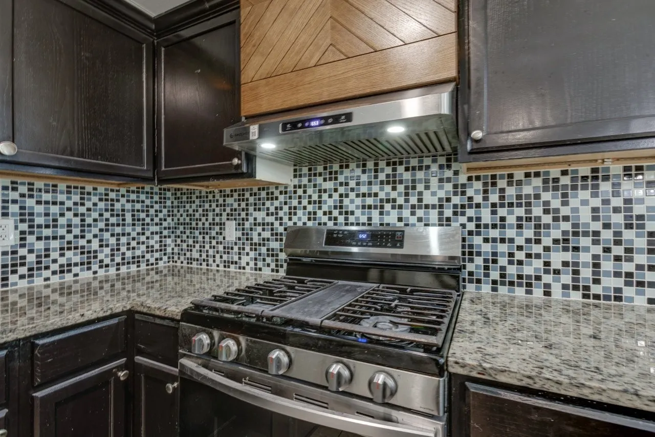 Single Family Residence For Sale in Henderson County , 138 Erie Street, Gun Barrel City, Texas 75156, 2 Bedroom, 1 Bathroom, Garage spaces, 900 Sqft, built in 2022, mls#21389691, Real Estate Agent in Gun Barrel City, Homes For Sale in Henderson county, Homes For Sale in Gun Barrel City, Realtor in Gun Barrel City Texas, Real Estate Brokerage Independent Realty Texas, Luminita Cordes Realtor