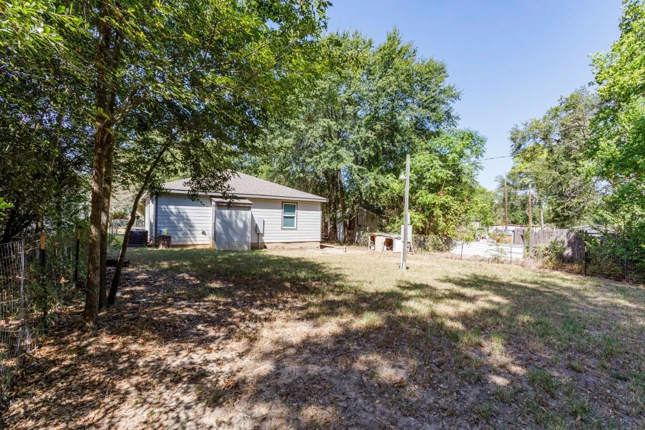 Single Family Residence For Sale in Henderson County , 138 Erie Street, Gun Barrel City, Texas 75156, 2 Bedroom, 1 Bathroom, Garage spaces, 900 Sqft, built in 2022, mls#21389691, Real Estate Agent in Gun Barrel City, Homes For Sale in Henderson county, Homes For Sale in Gun Barrel City, Realtor in Gun Barrel City Texas, Real Estate Brokerage Independent Realty Texas, Luminita Cordes Realtor