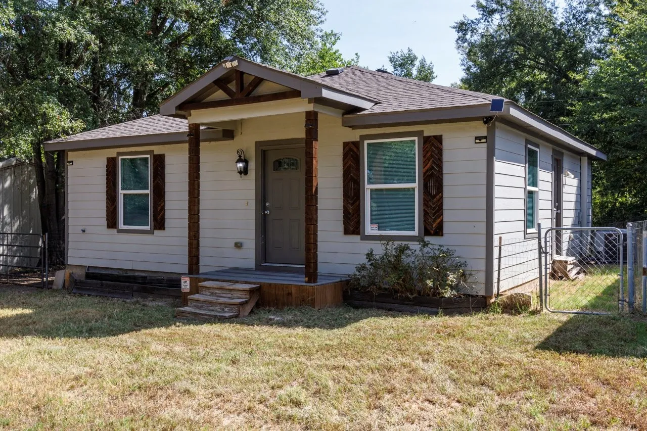 Single Family Residence For Sale in Henderson County , 138 Erie Street, Gun Barrel City, Texas 75156, 2 Bedroom, 1 Bathroom, Garage spaces, 900 Sqft, built in 2022, mls#21389691, Real Estate Agent in Gun Barrel City, Homes For Sale in Henderson county, Homes For Sale in Gun Barrel City, Realtor in Gun Barrel City Texas, Real Estate Brokerage Independent Realty Texas, Luminita Cordes Realtor