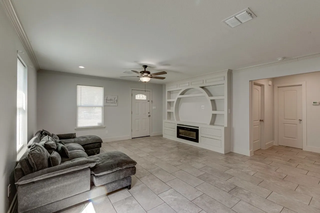 Single Family Residence For Sale in Henderson County , 138 Erie Street, Gun Barrel City, Texas 75156, 2 Bedroom, 1 Bathroom, Garage spaces, 900 Sqft, built in 2022, mls#21389691, Real Estate Agent in Gun Barrel City, Homes For Sale in Henderson county, Homes For Sale in Gun Barrel City, Realtor in Gun Barrel City Texas, Real Estate Brokerage Independent Realty Texas, Luminita Cordes Realtor