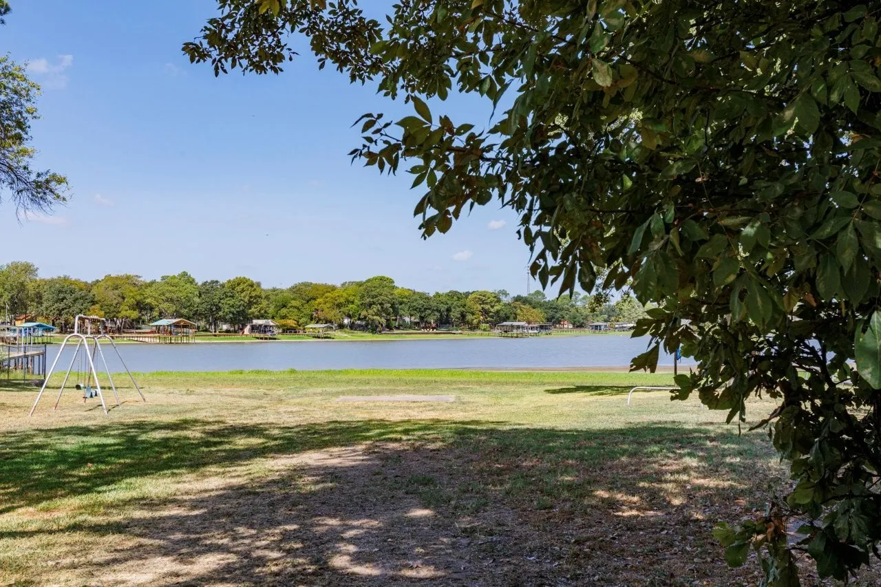 Single Family Residence For Sale in Henderson County , 138 Erie Street, Gun Barrel City, Texas 75156, 2 Bedroom, 1 Bathroom, Garage spaces, 900 Sqft, built in 2022, mls#21389691, Real Estate Agent in Gun Barrel City, Homes For Sale in Henderson county, Homes For Sale in Gun Barrel City, Realtor in Gun Barrel City Texas, Real Estate Brokerage Independent Realty Texas, Luminita Cordes Realtor