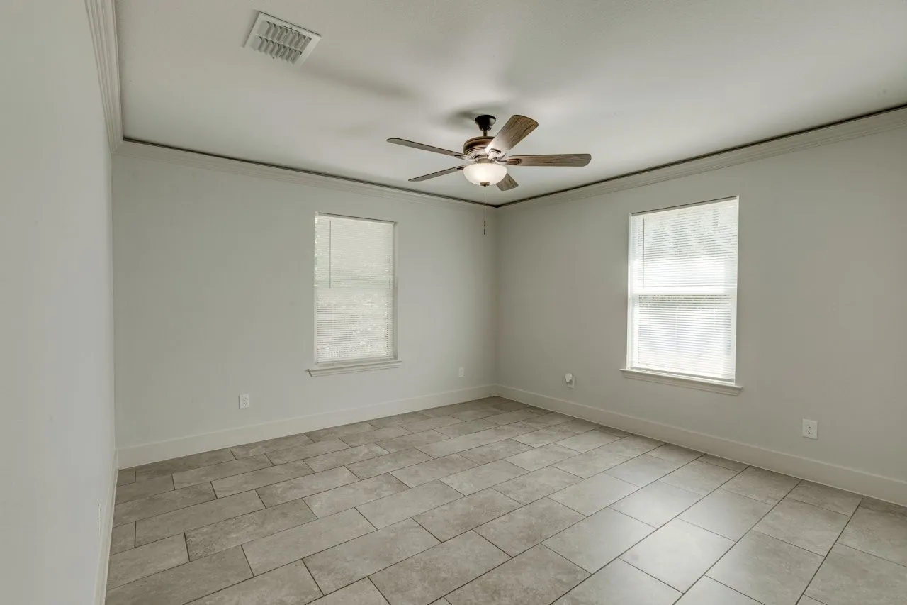 Single Family Residence For Sale in Henderson County , 138 Erie Street, Gun Barrel City, Texas 75156, 2 Bedroom, 1 Bathroom, Garage spaces, 900 Sqft, built in 2022, mls#21389691, Real Estate Agent in Gun Barrel City, Homes For Sale in Henderson county, Homes For Sale in Gun Barrel City, Realtor in Gun Barrel City Texas, Real Estate Brokerage Independent Realty Texas, Luminita Cordes Realtor