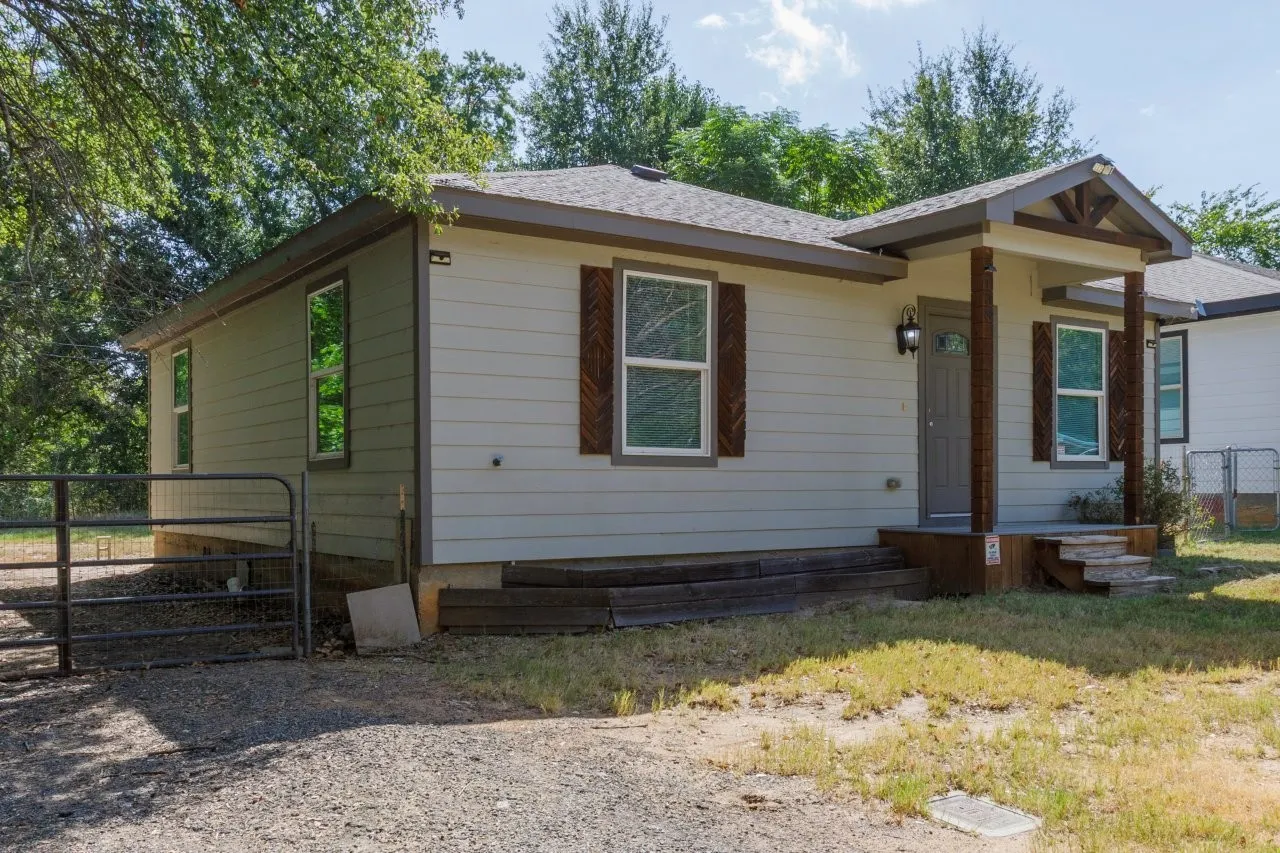 Single Family Residence For Sale in Henderson County , 138 Erie Street, Gun Barrel City, Texas 75156, 2 Bedroom, 1 Bathroom, Garage spaces, 900 Sqft, built in 2022, mls#21389691, Real Estate Agent in Gun Barrel City, Homes For Sale in Henderson county, Homes For Sale in Gun Barrel City, Realtor in Gun Barrel City Texas, Real Estate Brokerage Independent Realty Texas, Luminita Cordes Realtor