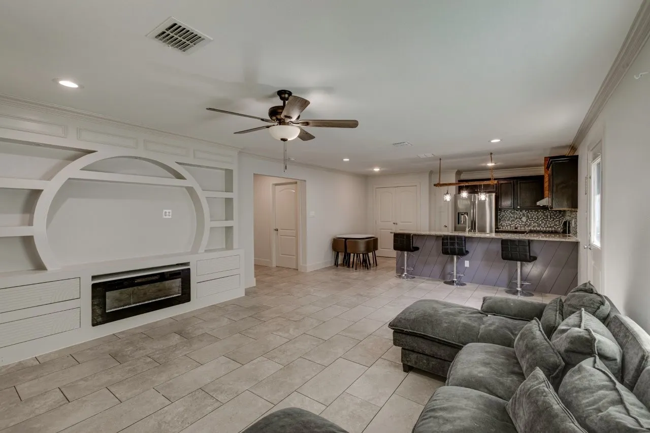 Single Family Residence For Sale in Henderson County , 138 Erie Street, Gun Barrel City, Texas 75156, 2 Bedroom, 1 Bathroom, Garage spaces, 900 Sqft, built in 2022, mls#21389691, Real Estate Agent in Gun Barrel City, Homes For Sale in Henderson county, Homes For Sale in Gun Barrel City, Realtor in Gun Barrel City Texas, Real Estate Brokerage Independent Realty Texas, Luminita Cordes Realtor