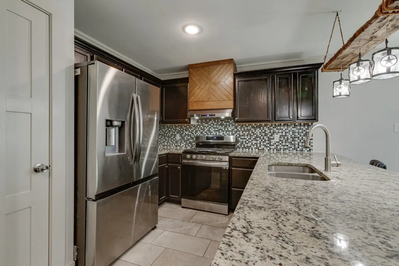 Single Family Residence For Sale in Henderson County , 138 Erie Street, Gun Barrel City, Texas 75156, 2 Bedroom, 1 Bathroom, Garage spaces, 900 Sqft, built in 2022, mls#21389691, Real Estate Agent in Gun Barrel City, Homes For Sale in Henderson county, Homes For Sale in Gun Barrel City, Realtor in Gun Barrel City Texas, Real Estate Brokerage Independent Realty Texas, Luminita Cordes Realtor