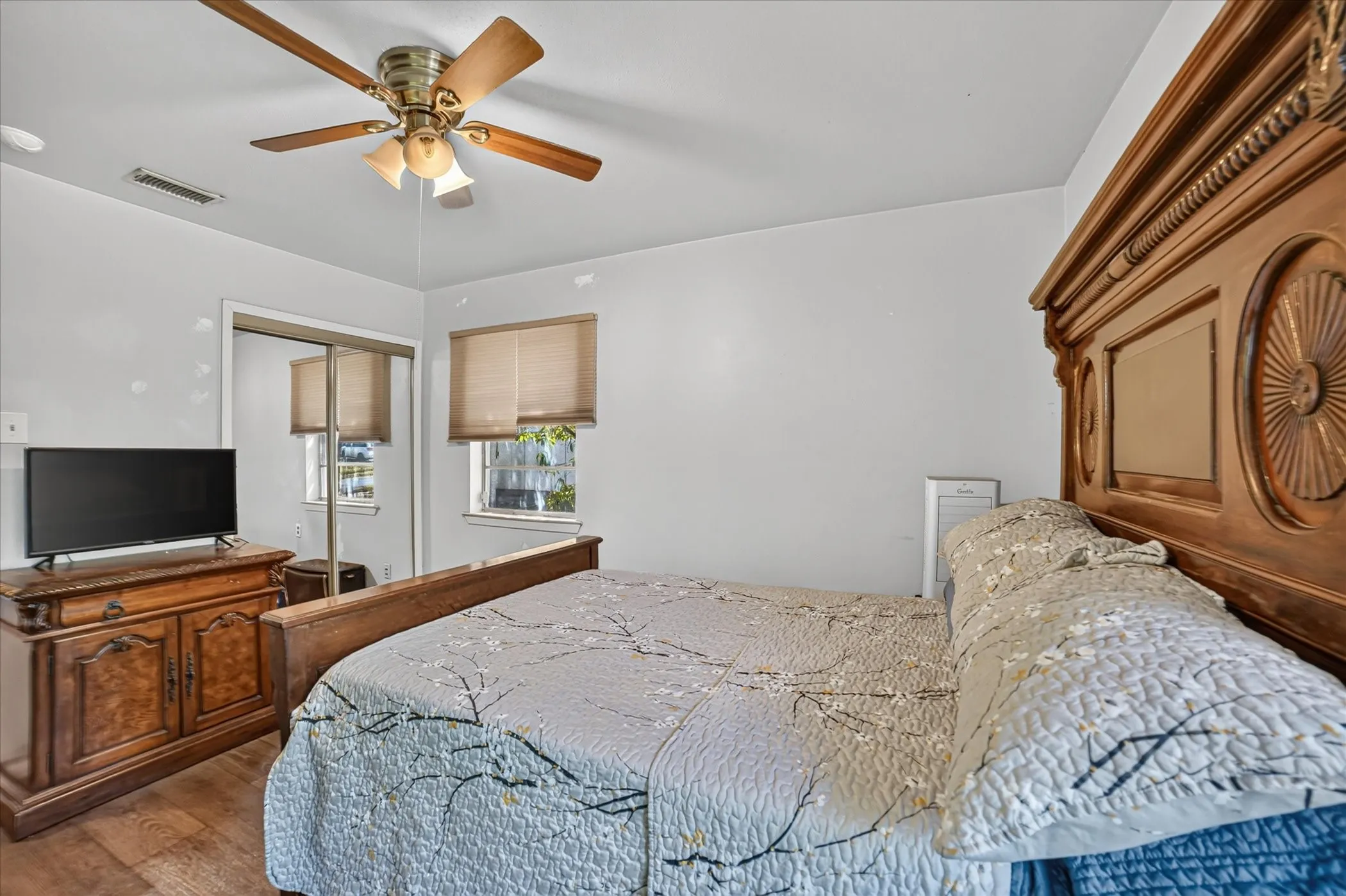 Single Family Residence For Sale in Dallas County , 1262 Hidden Valley Drive, Dallas, Texas 75241, 3 Bedroom, 2 Bathroom, 1 Garage spaces, 1,143 Sqft, built in 1965, mls#21387946, Real Estate Agent in Dallas, Homes For Sale in Dallas county, Homes For Sale in Dallas, Realtor in Dallas Texas, Real Estate Brokerage Independent Realty Texas, Luminita Cordes Realtor