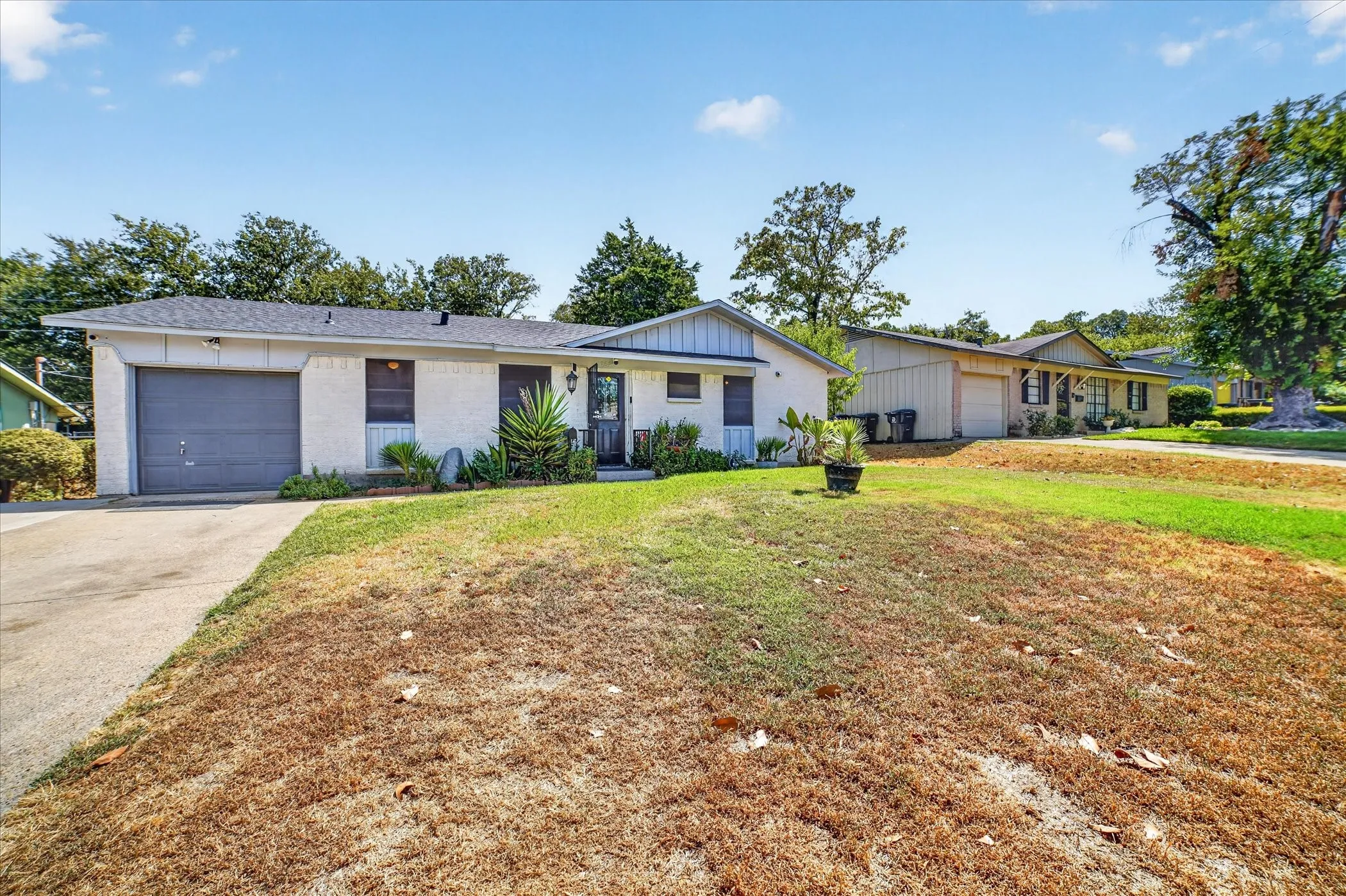 Single Family Residence For Sale in Dallas County , 1262 Hidden Valley Drive, Dallas, Texas 75241, 3 Bedroom, 2 Bathroom, 1 Garage spaces, 1,143 Sqft, built in 1965, mls#21387946, Real Estate Agent in Dallas, Homes For Sale in Dallas county, Homes For Sale in Dallas, Realtor in Dallas Texas, Real Estate Brokerage Independent Realty Texas, Luminita Cordes Realtor