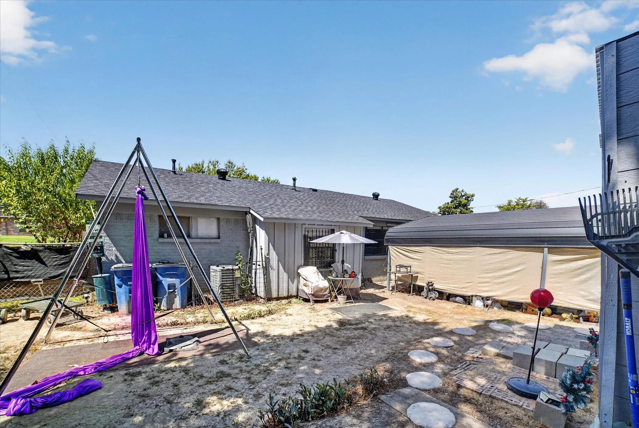 Single Family Residence For Sale in Dallas County , 1262 Hidden Valley Drive, Dallas, Texas 75241, 3 Bedroom, 2 Bathroom, 1 Garage spaces, 1,143 Sqft, built in 1965, mls#21387946, Real Estate Agent in Dallas, Homes For Sale in Dallas county, Homes For Sale in Dallas, Realtor in Dallas Texas, Real Estate Brokerage Independent Realty Texas, Luminita Cordes Realtor