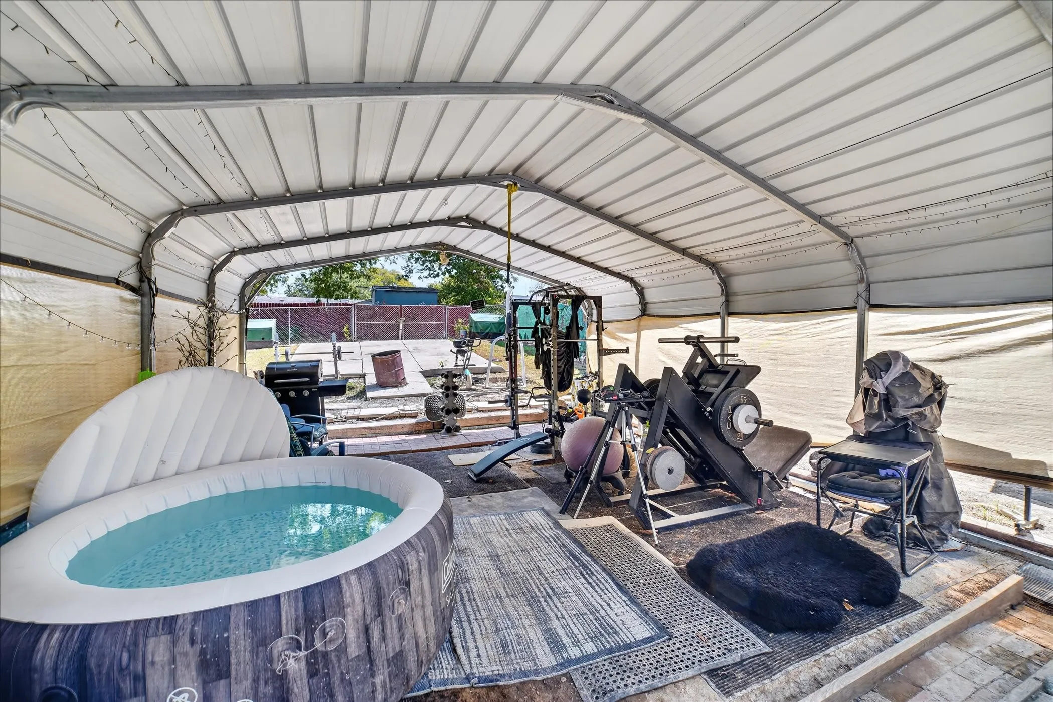 Single Family Residence For Sale in Dallas County , 1262 Hidden Valley Drive, Dallas, Texas 75241, 3 Bedroom, 2 Bathroom, 1 Garage spaces, 1,143 Sqft, built in 1965, mls#21387946, Real Estate Agent in Dallas, Homes For Sale in Dallas county, Homes For Sale in Dallas, Realtor in Dallas Texas, Real Estate Brokerage Independent Realty Texas, Luminita Cordes Realtor