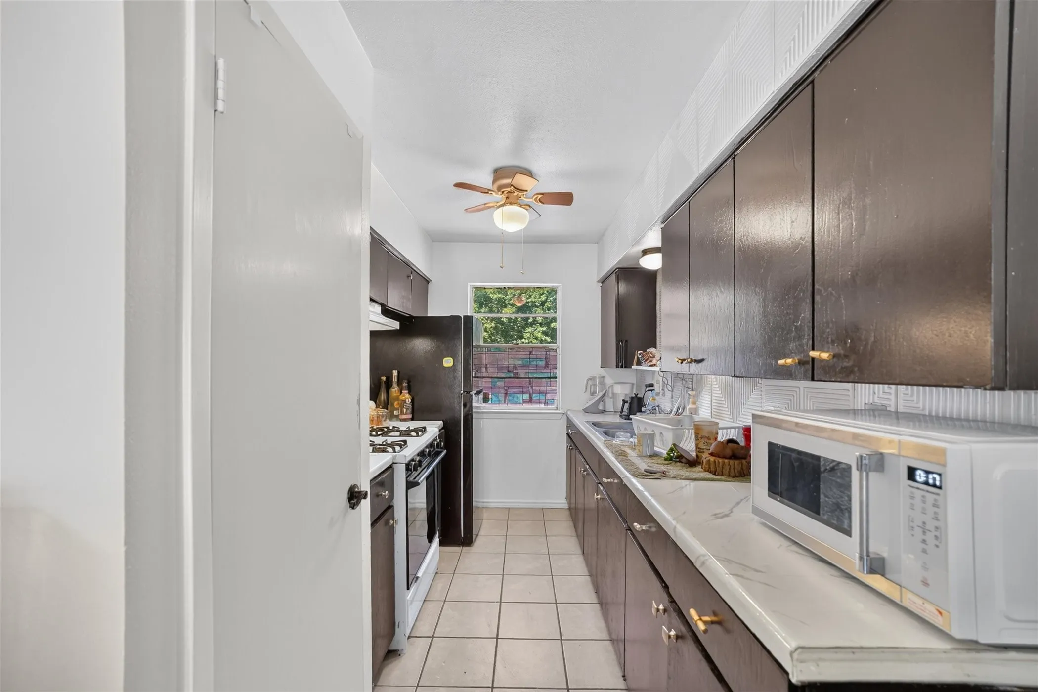 Single Family Residence For Sale in Dallas County , 1262 Hidden Valley Drive, Dallas, Texas 75241, 3 Bedroom, 2 Bathroom, 1 Garage spaces, 1,143 Sqft, built in 1965, mls#21387946, Real Estate Agent in Dallas, Homes For Sale in Dallas county, Homes For Sale in Dallas, Realtor in Dallas Texas, Real Estate Brokerage Independent Realty Texas, Luminita Cordes Realtor