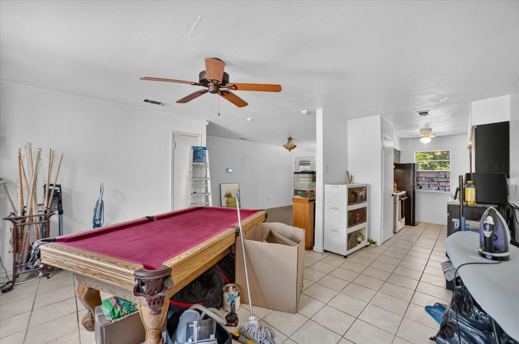 Single Family Residence For Sale in Dallas County , 1262 Hidden Valley Drive, Dallas, Texas 75241, 3 Bedroom, 2 Bathroom, 1 Garage spaces, 1,143 Sqft, built in 1965, mls#21387946, Real Estate Agent in Dallas, Homes For Sale in Dallas county, Homes For Sale in Dallas, Realtor in Dallas Texas, Real Estate Brokerage Independent Realty Texas, Luminita Cordes Realtor