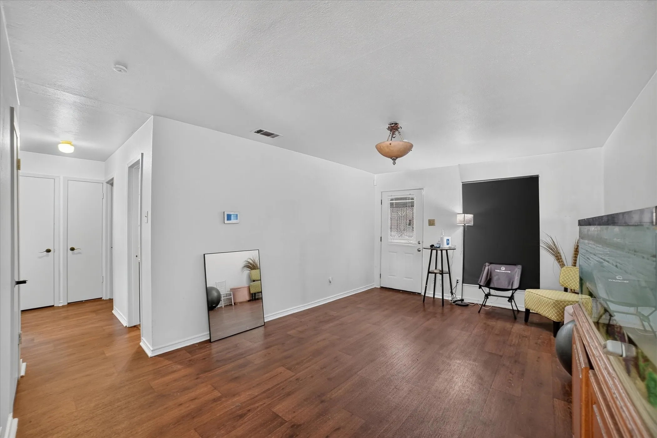 Single Family Residence For Sale in Dallas County , 1262 Hidden Valley Drive, Dallas, Texas 75241, 3 Bedroom, 2 Bathroom, 1 Garage spaces, 1,143 Sqft, built in 1965, mls#21387946, Real Estate Agent in Dallas, Homes For Sale in Dallas county, Homes For Sale in Dallas, Realtor in Dallas Texas, Real Estate Brokerage Independent Realty Texas, Luminita Cordes Realtor