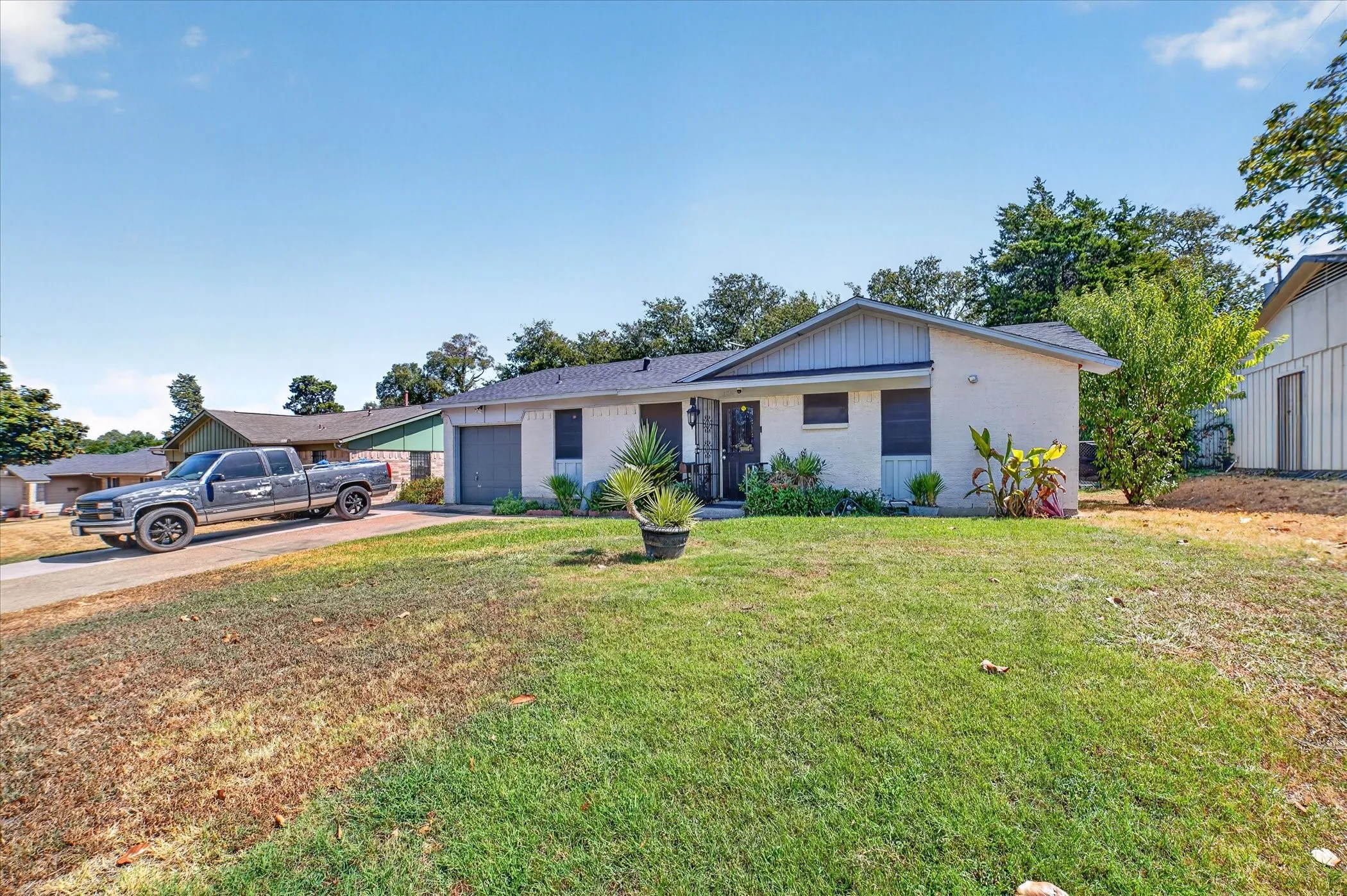 Single Family Residence For Sale in Dallas County , 1262 Hidden Valley Drive, Dallas, Texas 75241, 3 Bedroom, 2 Bathroom, 1 Garage spaces, 1,143 Sqft, built in 1965, mls#21387946, Real Estate Agent in Dallas, Homes For Sale in Dallas county, Homes For Sale in Dallas, Realtor in Dallas Texas, Real Estate Brokerage Independent Realty Texas, Luminita Cordes Realtor