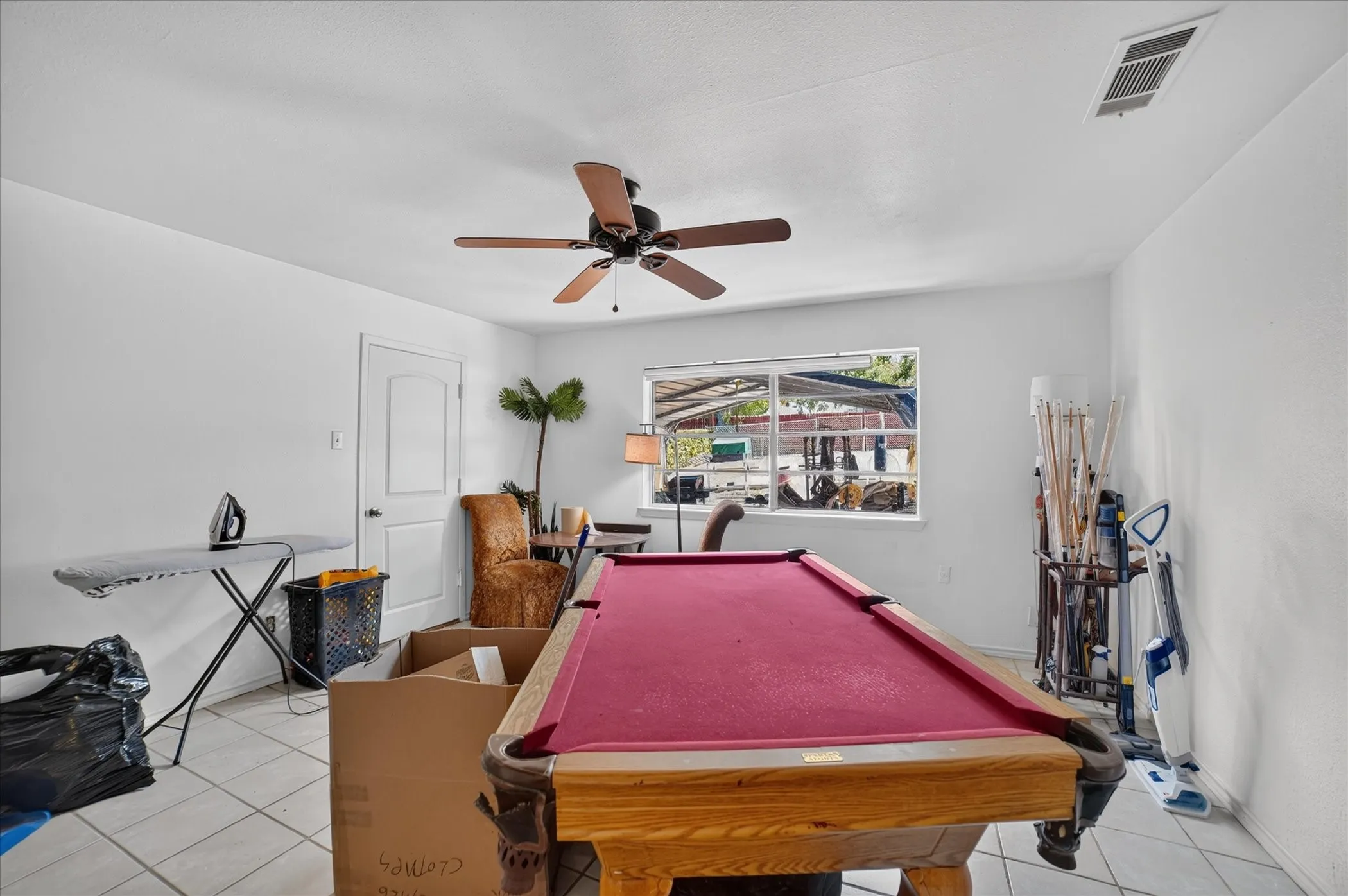 Single Family Residence For Sale in Dallas County , 1262 Hidden Valley Drive, Dallas, Texas 75241, 3 Bedroom, 2 Bathroom, 1 Garage spaces, 1,143 Sqft, built in 1965, mls#21387946, Real Estate Agent in Dallas, Homes For Sale in Dallas county, Homes For Sale in Dallas, Realtor in Dallas Texas, Real Estate Brokerage Independent Realty Texas, Luminita Cordes Realtor