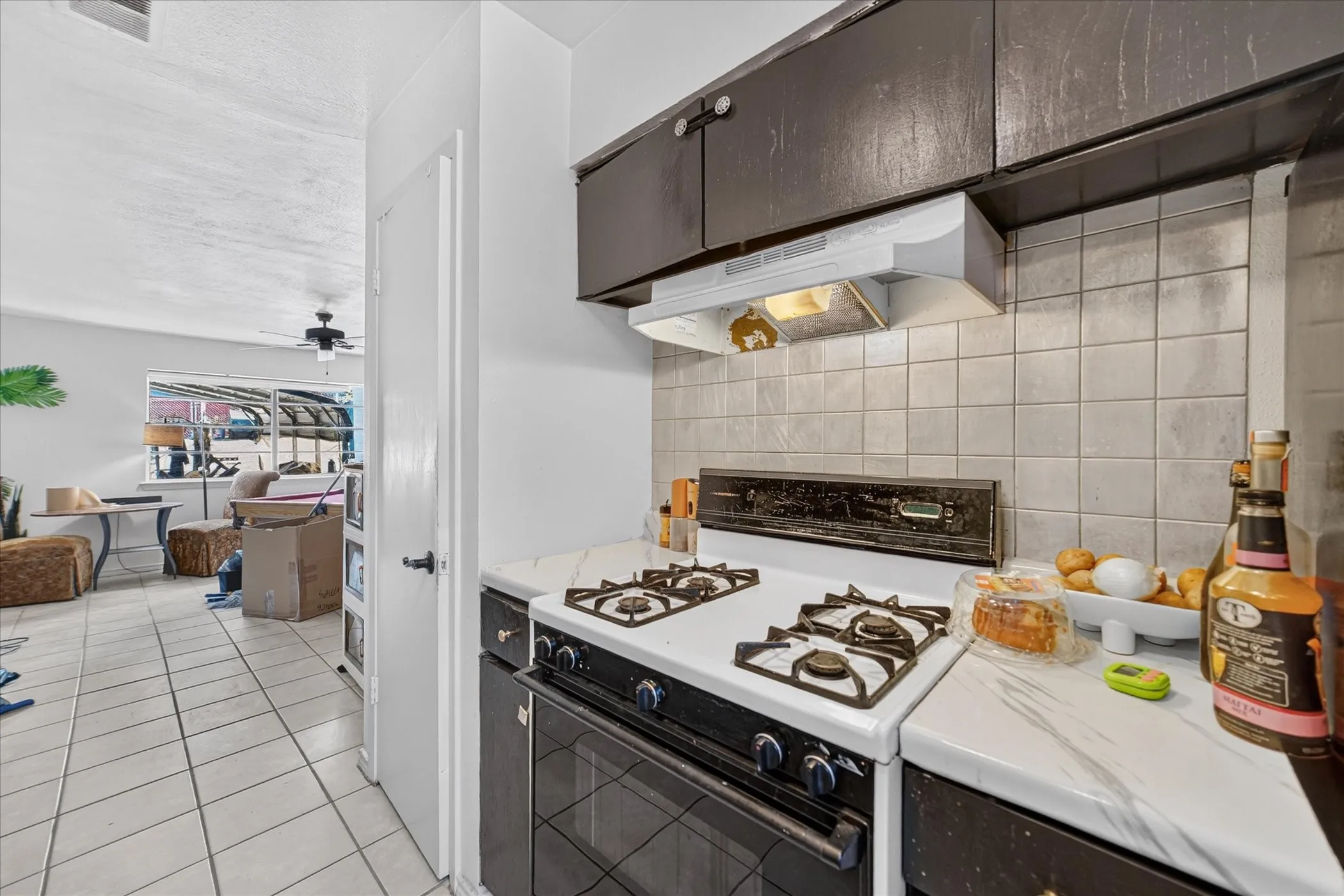 Single Family Residence For Sale in Dallas County , 1262 Hidden Valley Drive, Dallas, Texas 75241, 3 Bedroom, 2 Bathroom, 1 Garage spaces, 1,143 Sqft, built in 1965, mls#21387946, Real Estate Agent in Dallas, Homes For Sale in Dallas county, Homes For Sale in Dallas, Realtor in Dallas Texas, Real Estate Brokerage Independent Realty Texas, Luminita Cordes Realtor