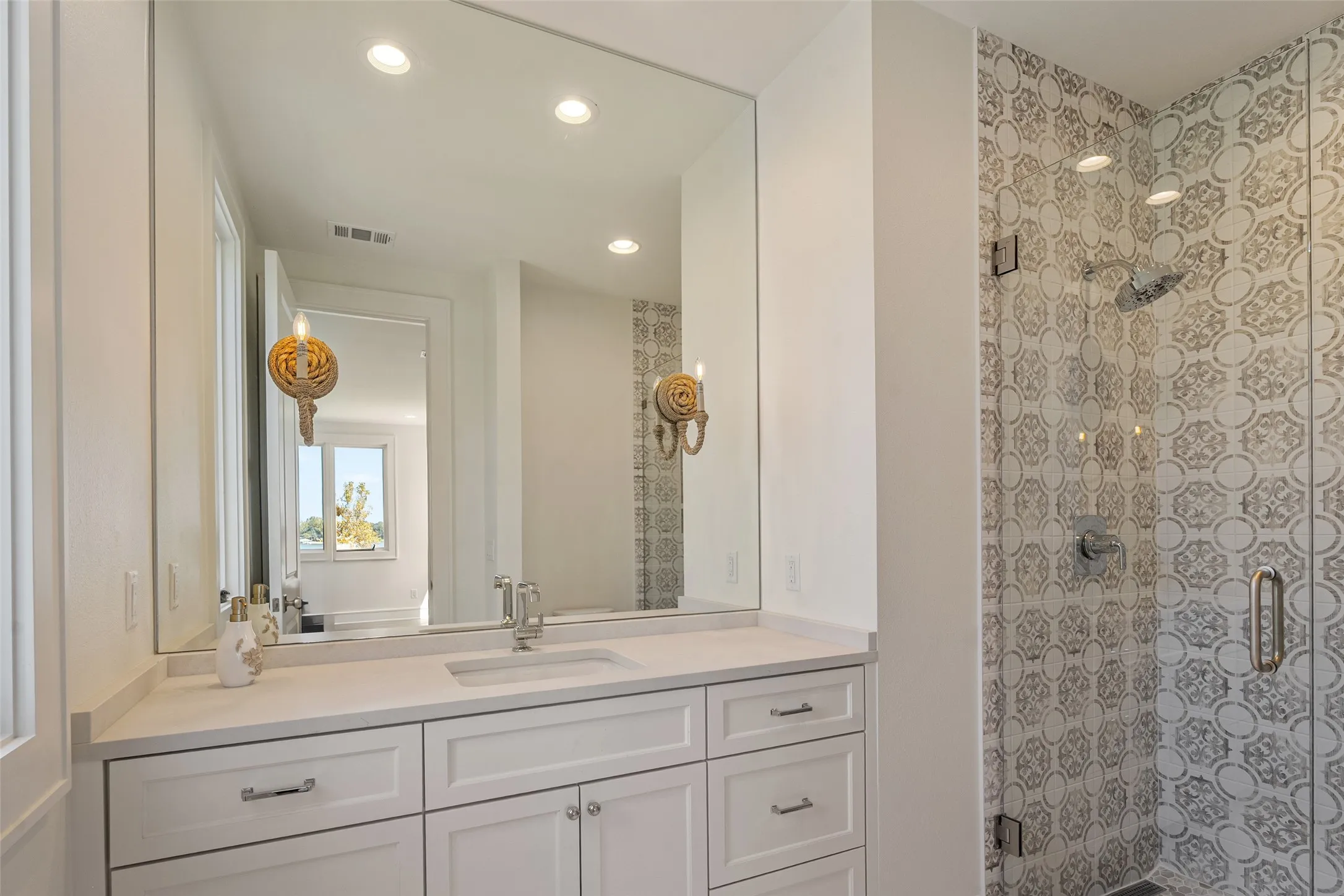 Single Family Residence For Sale in Henderson County , 5701 Impala South Road, Athens, Texas 75752, 7 Bedroom, 9 Bathroom, 3 Garage spaces, 6,123 Sqft, built in 2023, mls#21388112, Real Estate Agent in Athens, Homes For Sale in Henderson county, Homes For Sale in Athens, Realtor in Athens Texas, Real Estate Brokerage Independent Realty Texas, Luminita Cordes Realtor