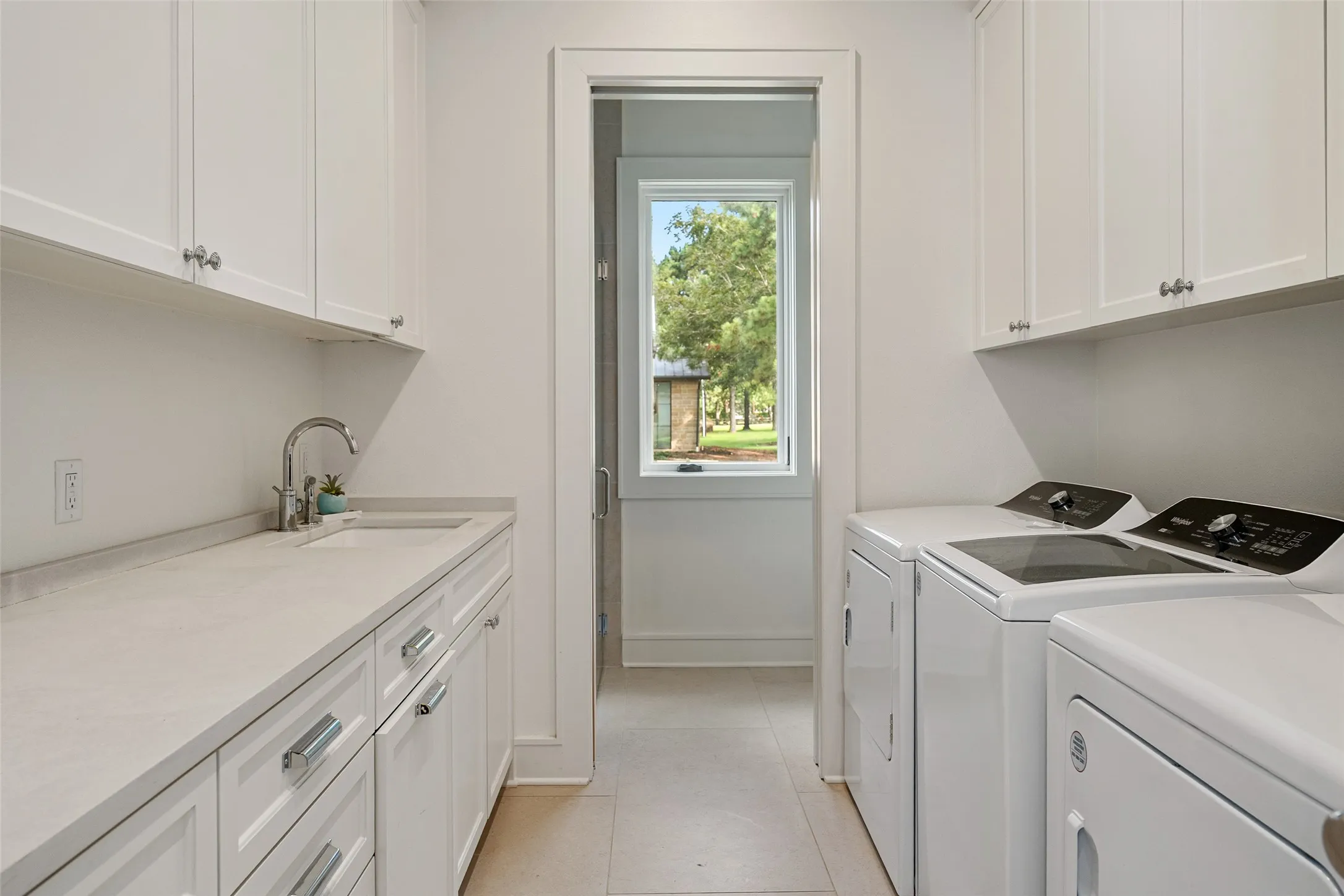 Single Family Residence For Sale in Henderson County , 5701 Impala South Road, Athens, Texas 75752, 7 Bedroom, 9 Bathroom, 3 Garage spaces, 6,123 Sqft, built in 2023, mls#21388112, Real Estate Agent in Athens, Homes For Sale in Henderson county, Homes For Sale in Athens, Realtor in Athens Texas, Real Estate Brokerage Independent Realty Texas, Luminita Cordes Realtor